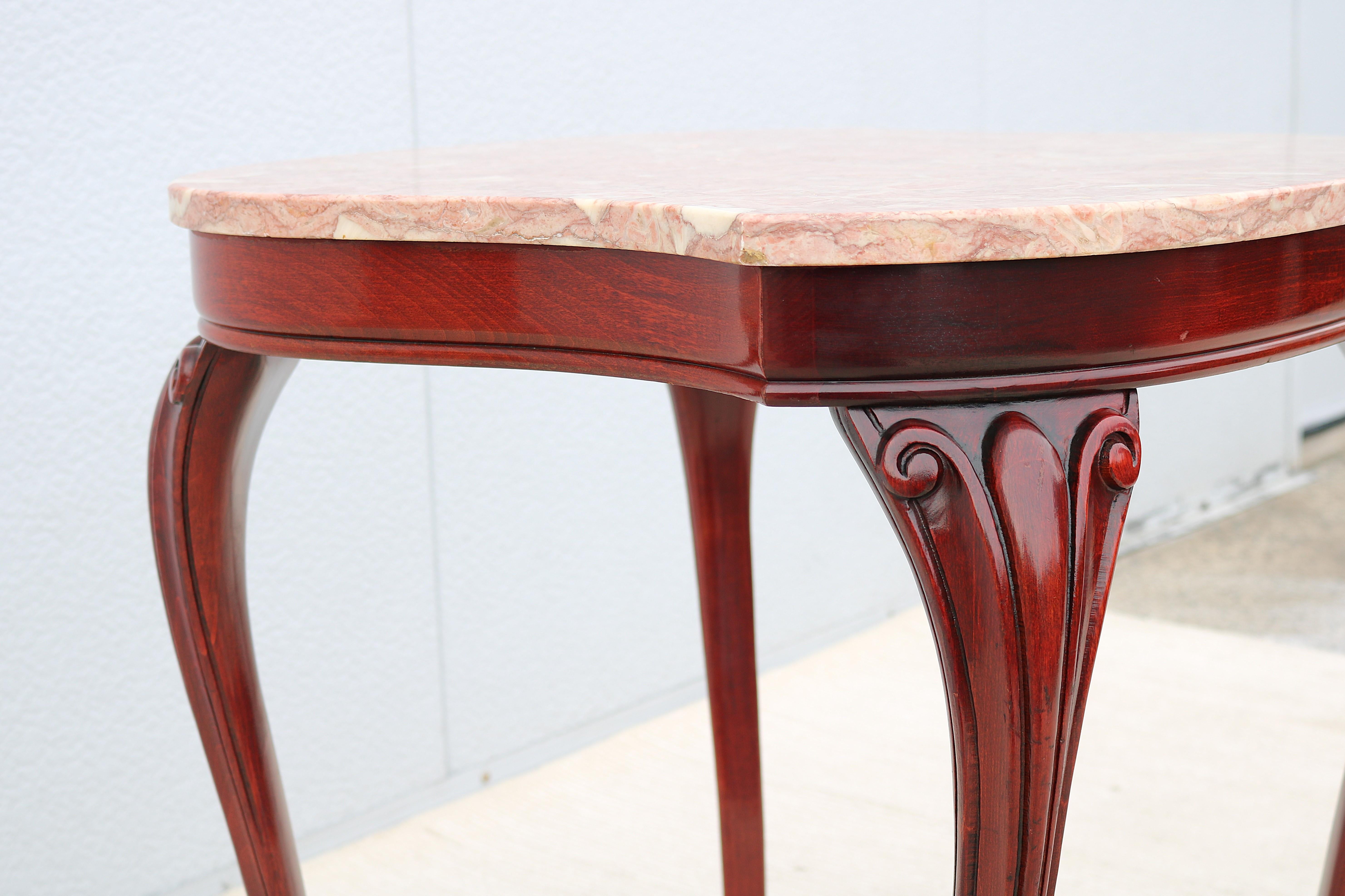 Tavolino alto in stile provinciale francese vintage in mogano e marmo rosa in vendita 10
