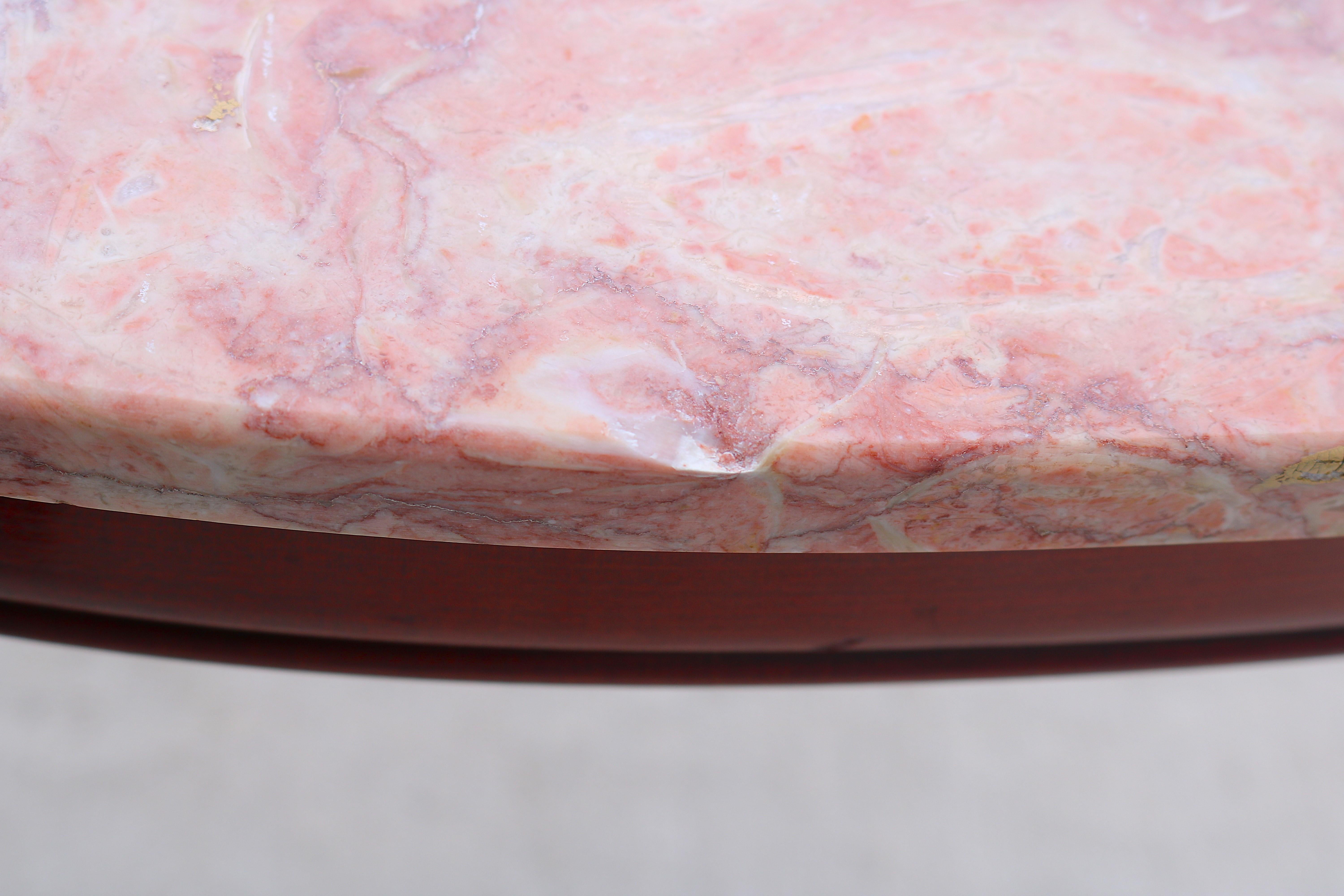 Tavolino alto in stile provinciale francese vintage in mogano e marmo rosa in vendita 12