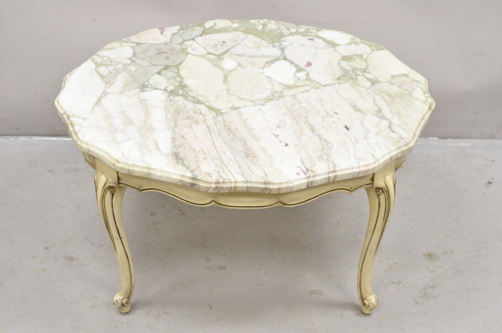 Table basse ronde de style provincial français vintage avec plateau en marbre peint en crème en vente 2