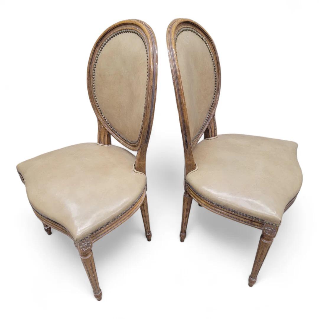 Vintage French Provincial Style Medallion Chairs By Baker In Leather, set of 4 For Sale 3