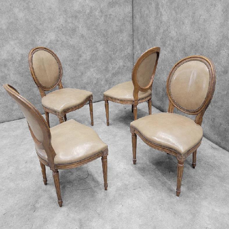 Vintage French Provincial Style Medallion Chairs By Baker In Leather, set of 4 For Sale 4