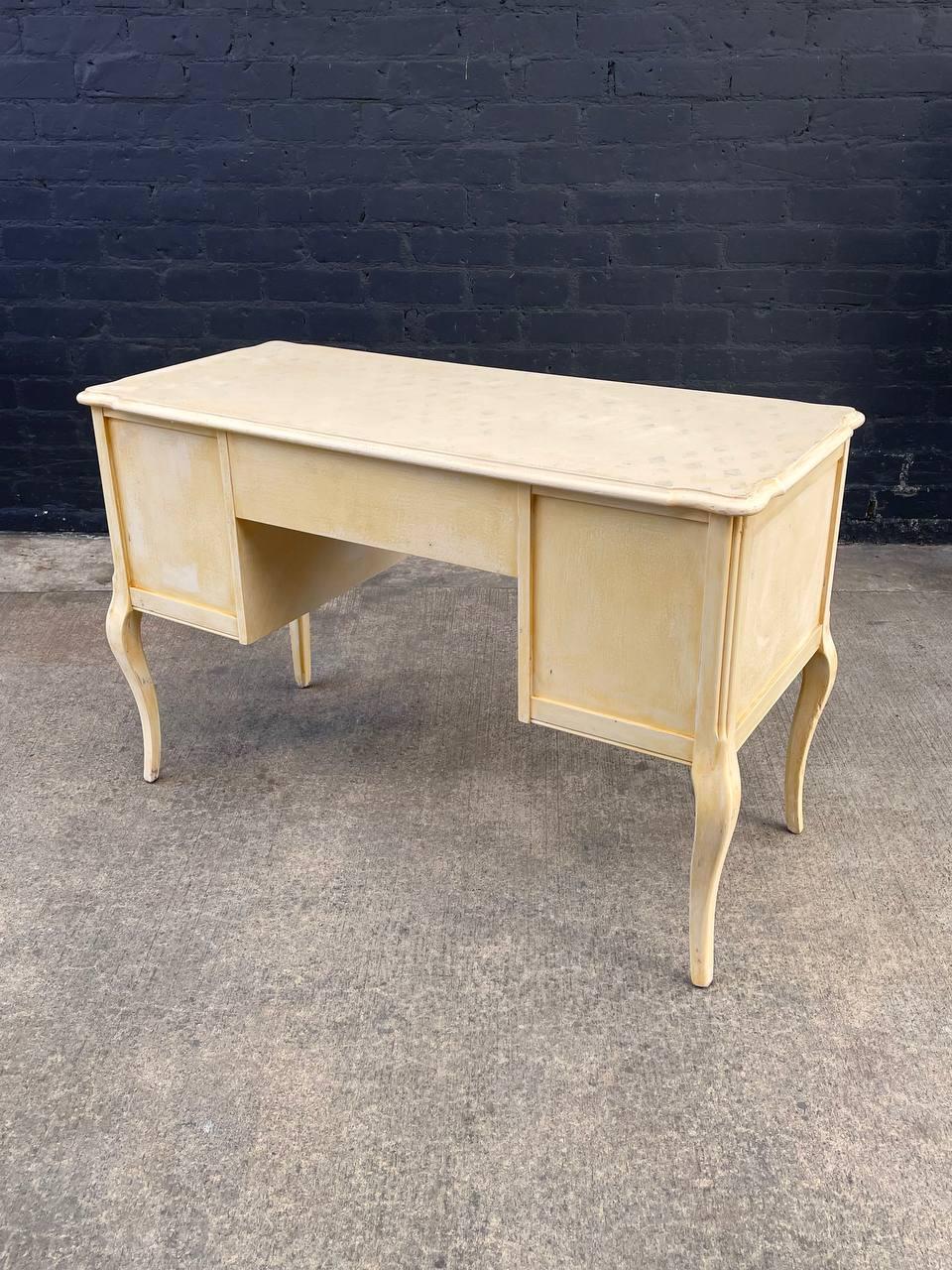 Vintage French Provincial Style Painted Writing Desk In Good Condition For Sale In Los Angeles, CA
