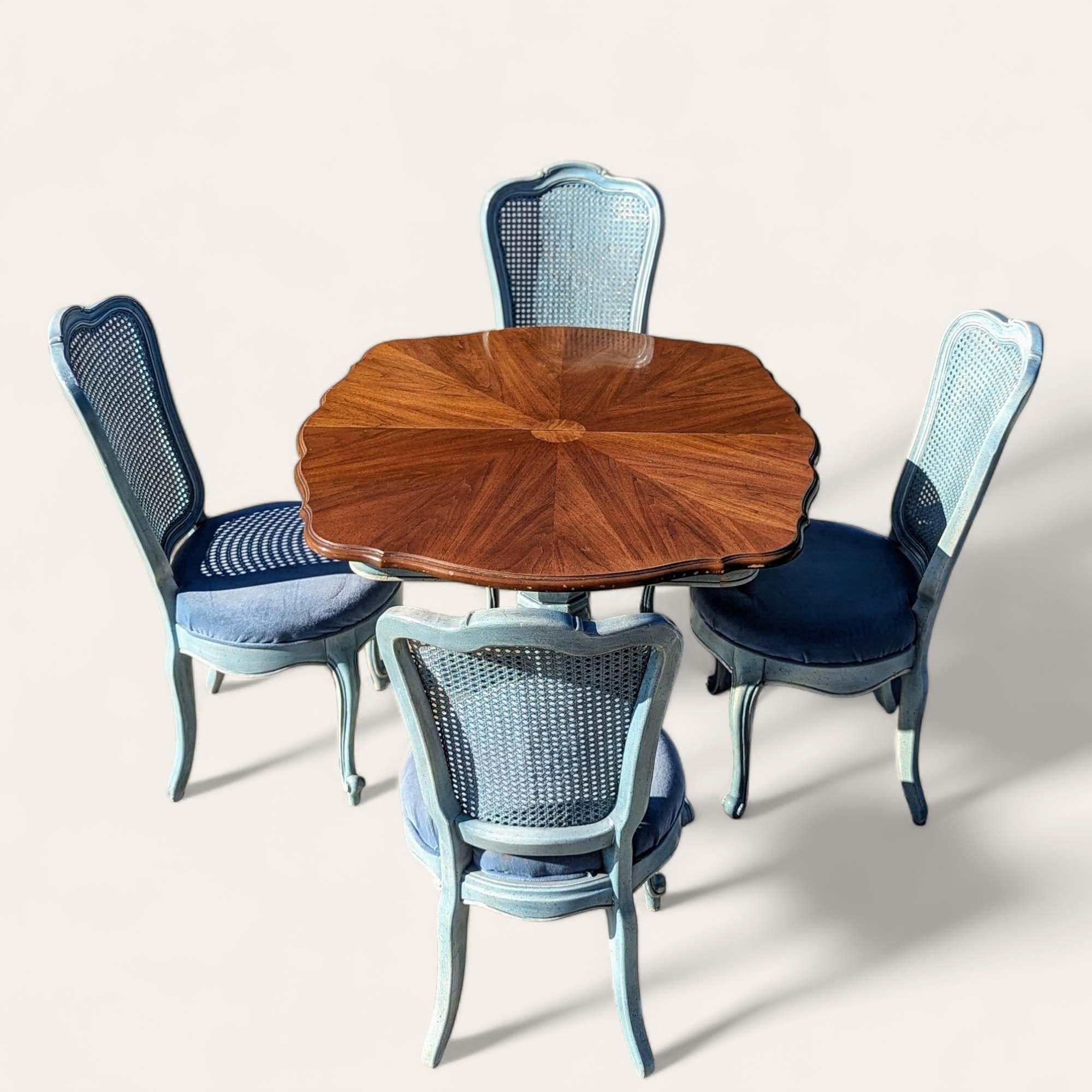 Vintage French Provincial Thomasville Dining Room Set, c. 1960s, Seats 6-8 In Good Condition In Rancho Cucamonga, CA