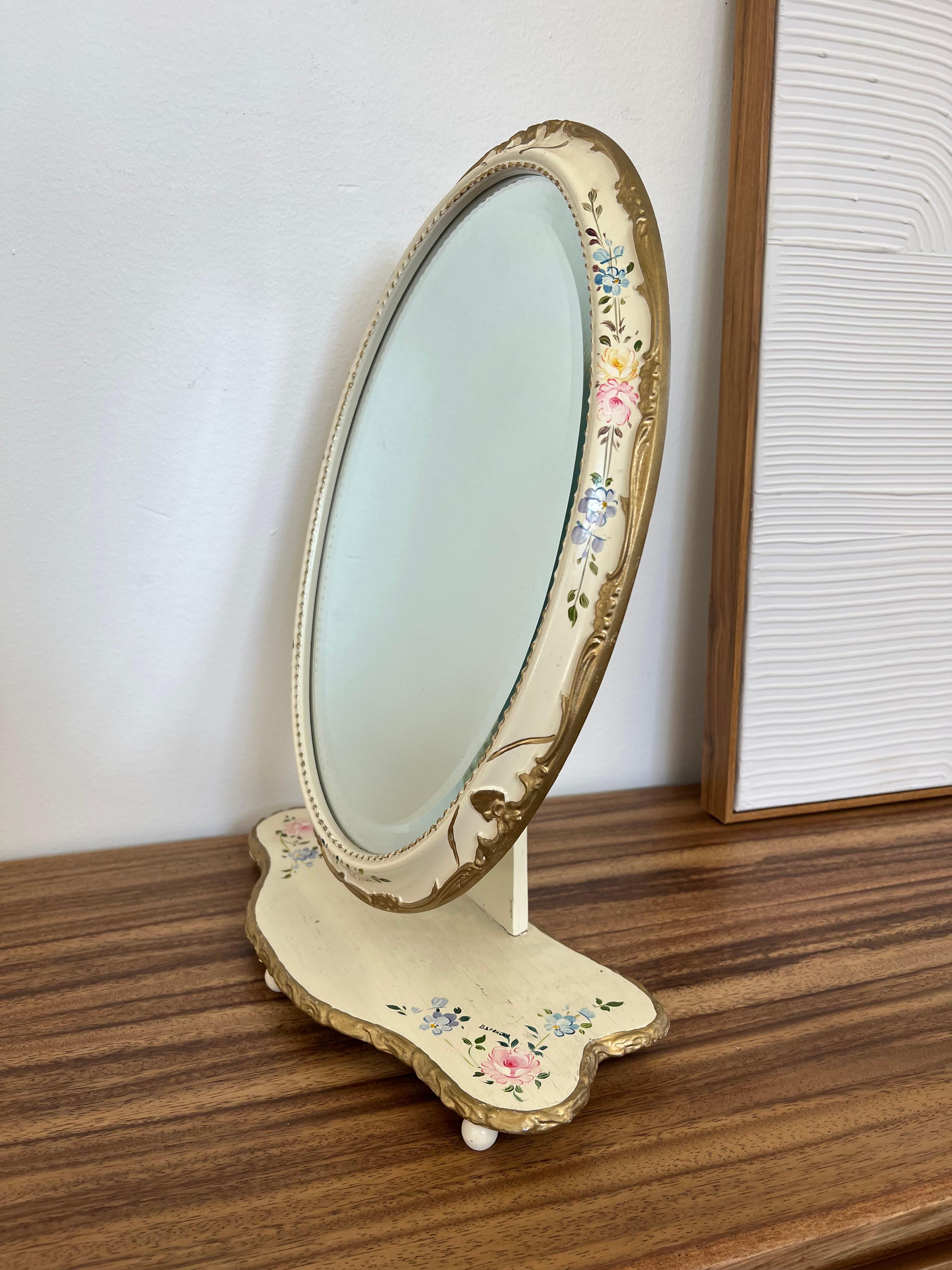 Vanity provinciale française vintage, miroir inclinable peint à la main et plateau de table ovale à fleurs Bon état - En vente à Seattle, WA