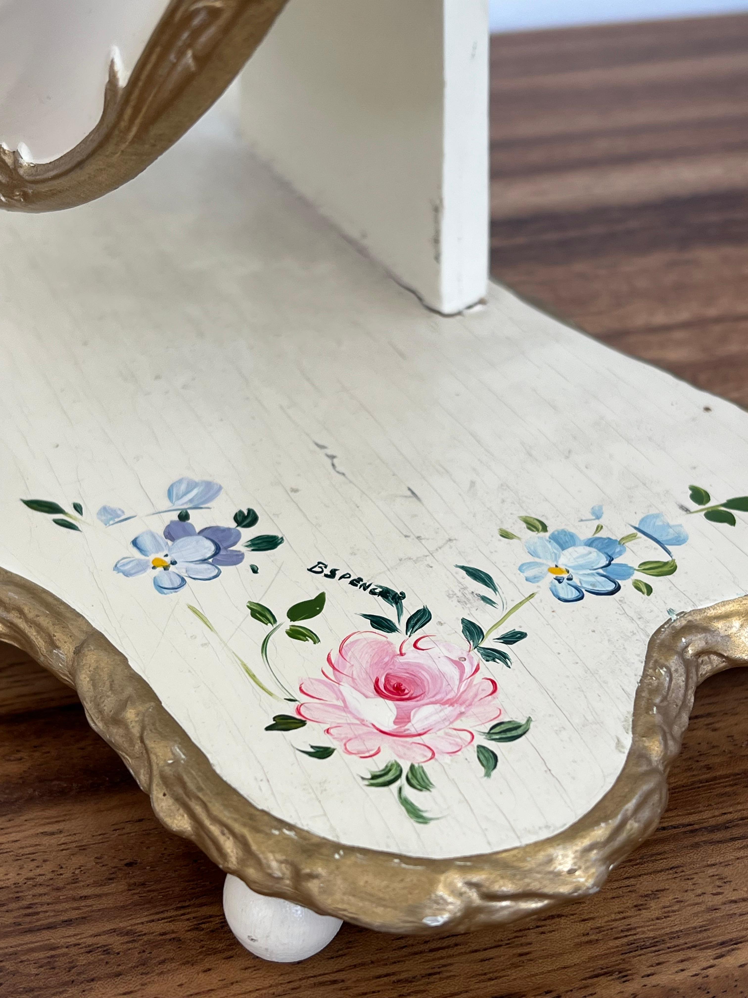 Vanity provinciale française vintage, miroir inclinable peint à la main et plateau de table ovale à fleurs en vente 2