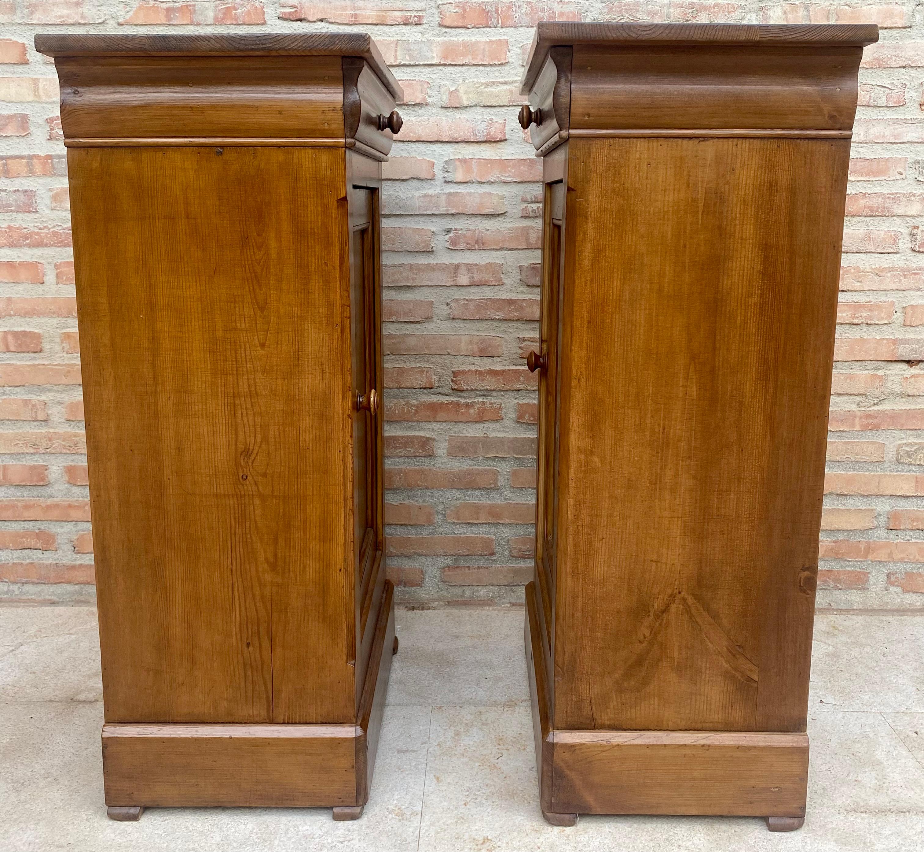 Vintage French Provincial Walnut Nightstands, 1920, Set of 2 For Sale 9