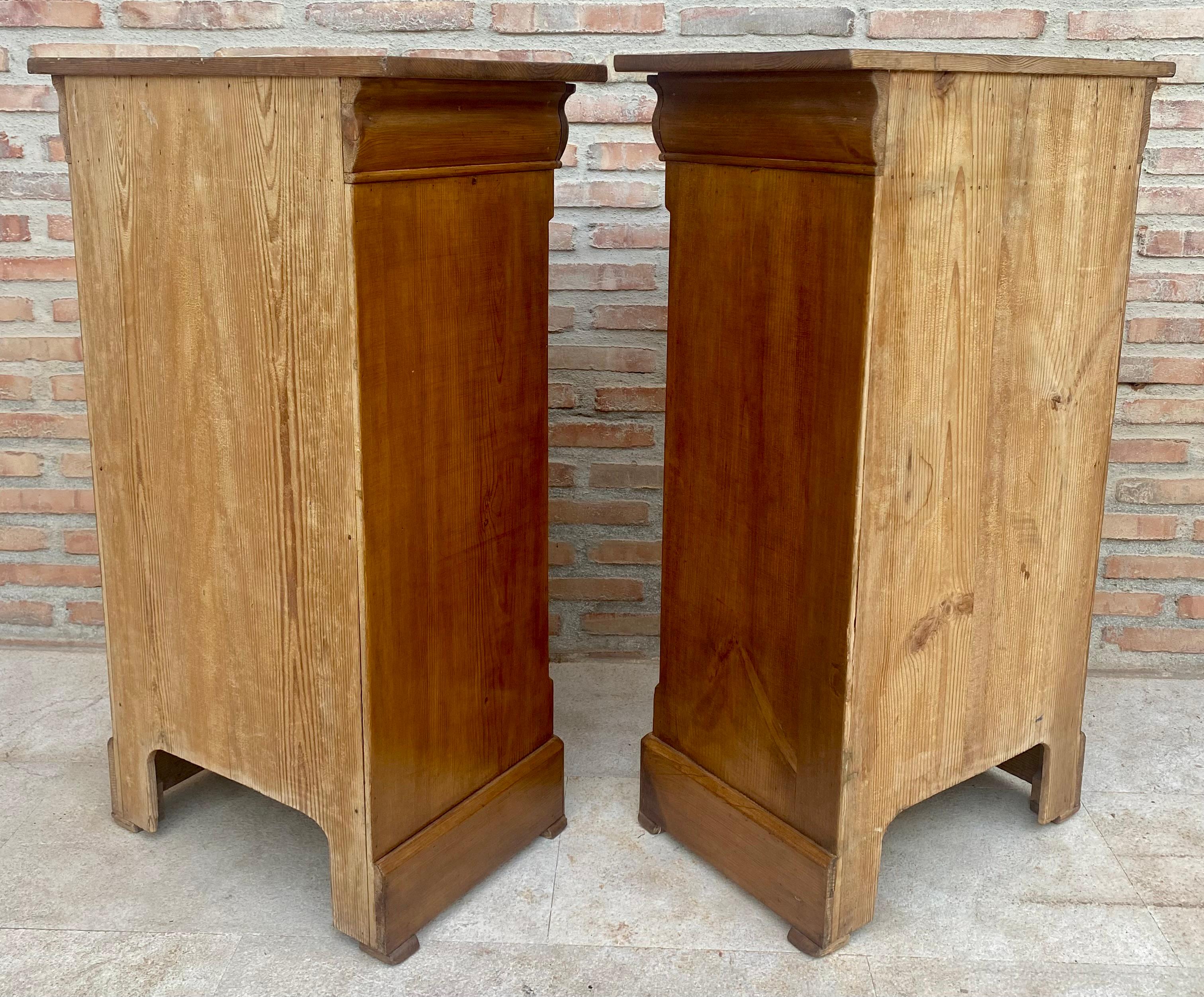 Vintage French Provincial Walnut Nightstands, 1920, Set of 2 For Sale 10