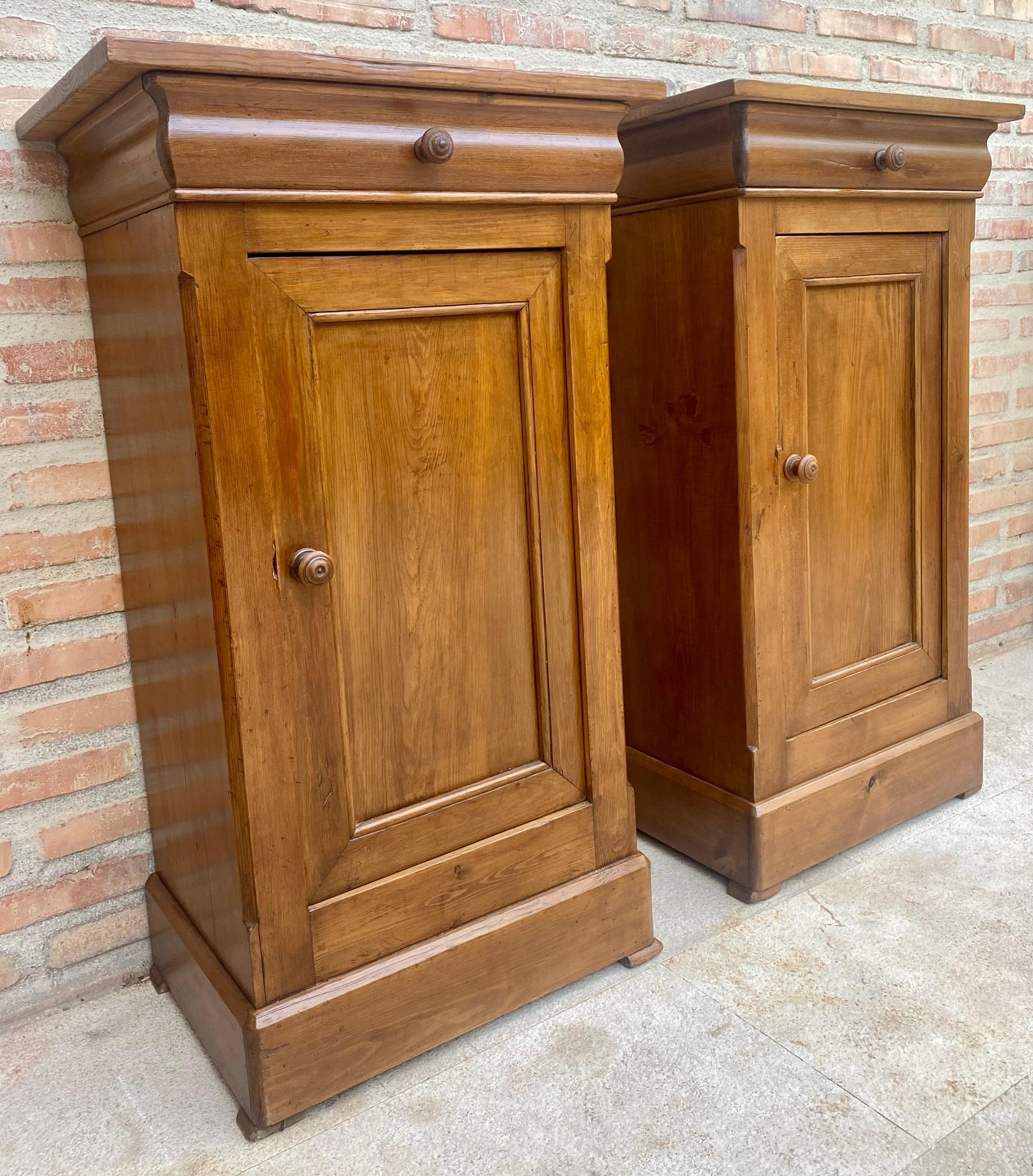 20th Century Vintage French Provincial Walnut Nightstands, 1920, Set of 2 For Sale