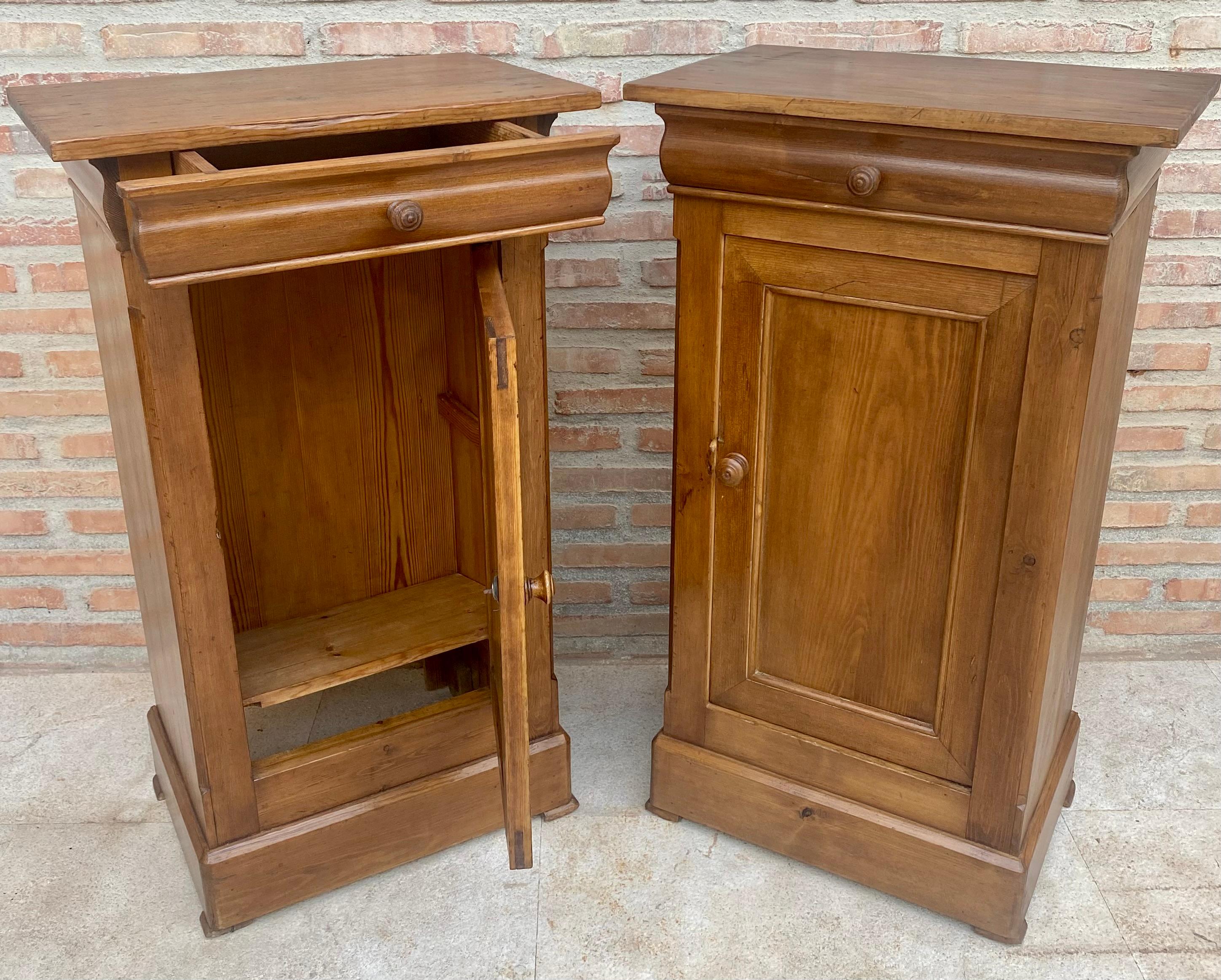 Vintage French Provincial Walnut Nightstands, 1920, Set of 2 For Sale 2