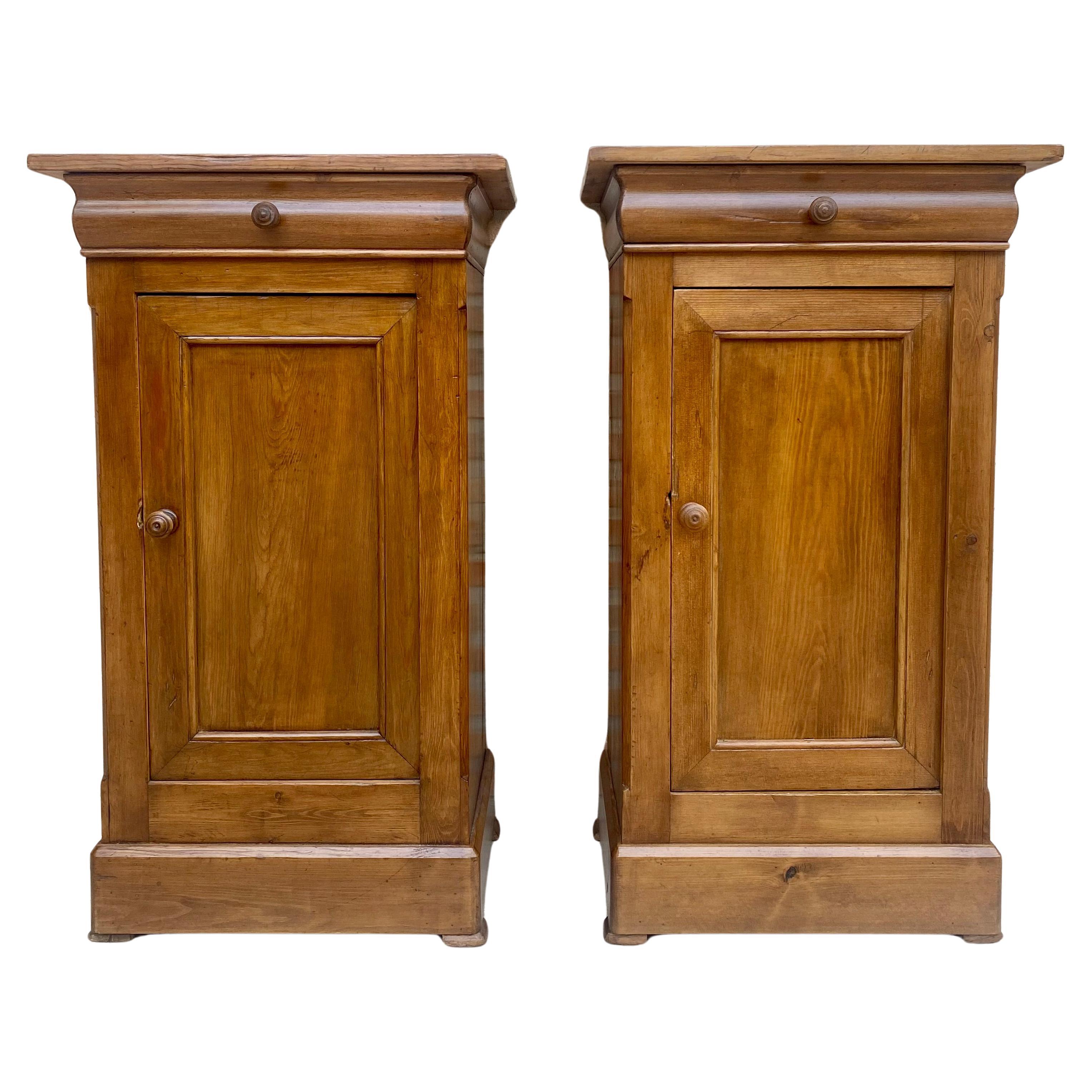 Vintage French Provincial Walnut Nightstands, 1920, Set of 2 For Sale