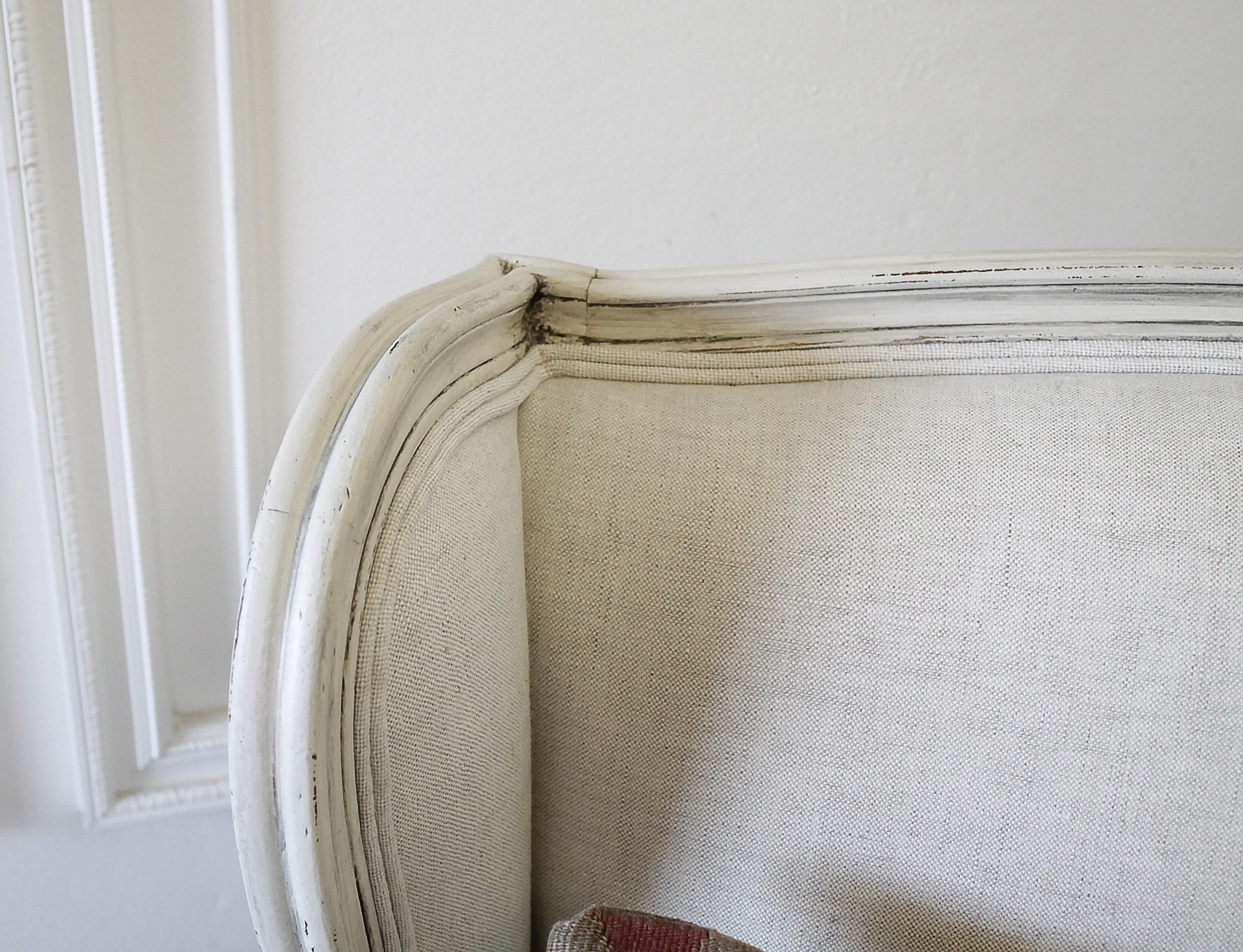 Vintage French Provincial Wing Back Style Chair Upholstered in Natural Linen In Good Condition In Brea, CA