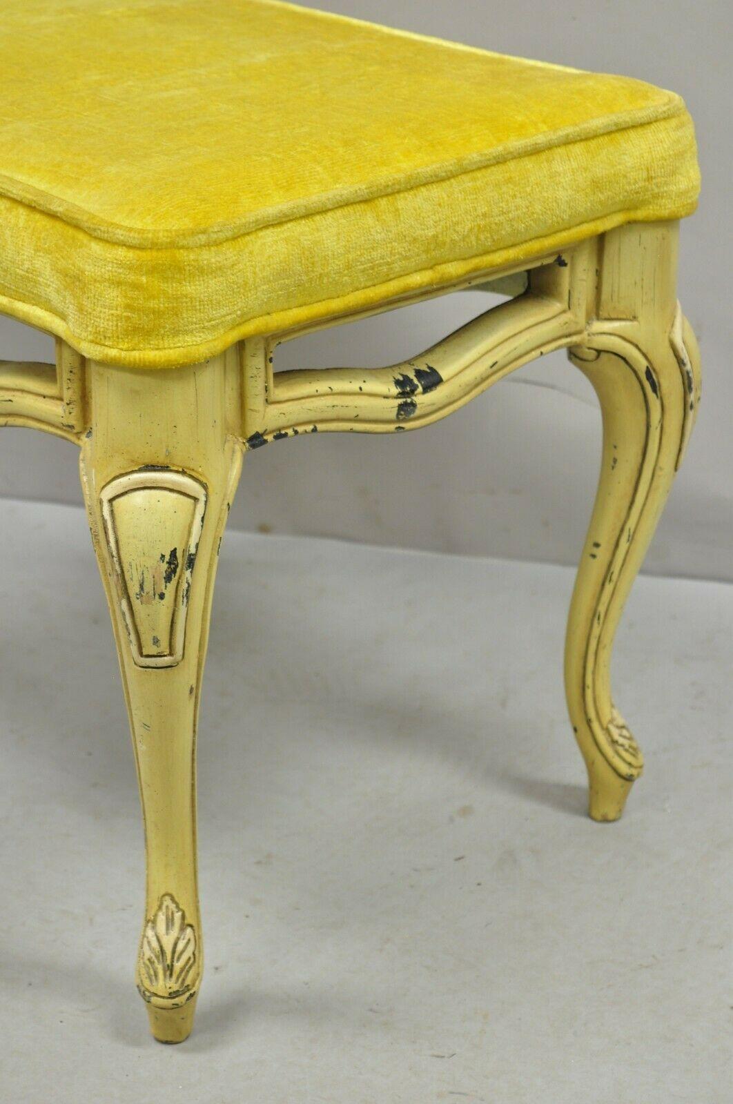 Vintage French Provincial Yellow Painted Cabriole Leg Vanity Bench Seat In Good Condition For Sale In Philadelphia, PA