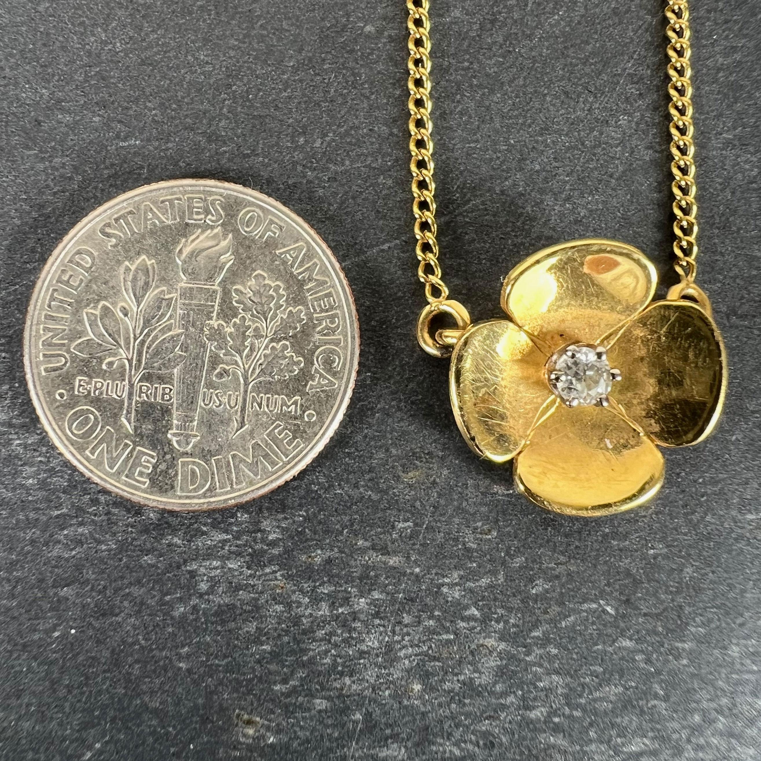 Collier vintage en or jaune 18K avec pendentif en diamant et fleur quadrilobée française en vente 5