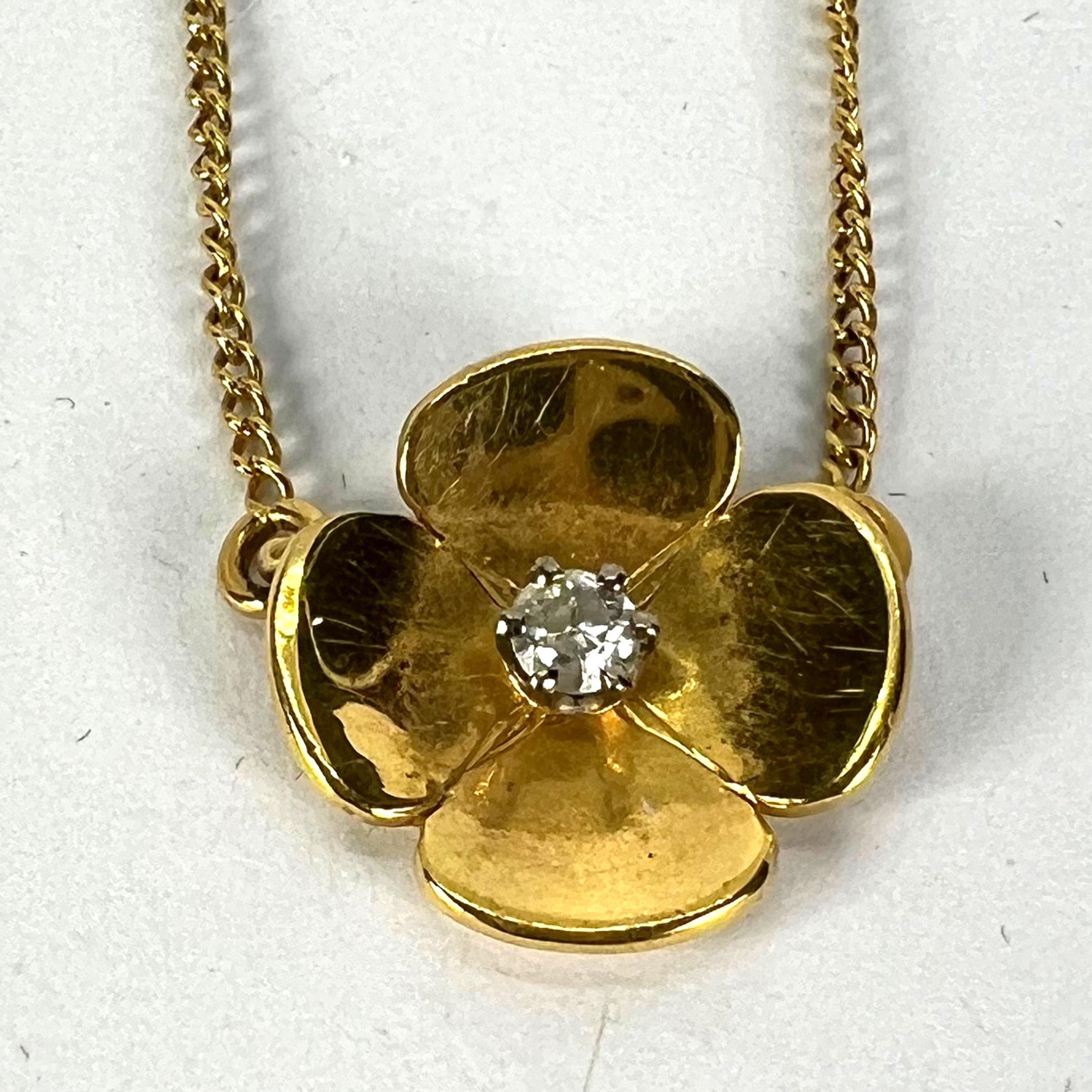 Collier vintage en or jaune 18K avec pendentif en diamant et fleur quadrilobée française en vente 7