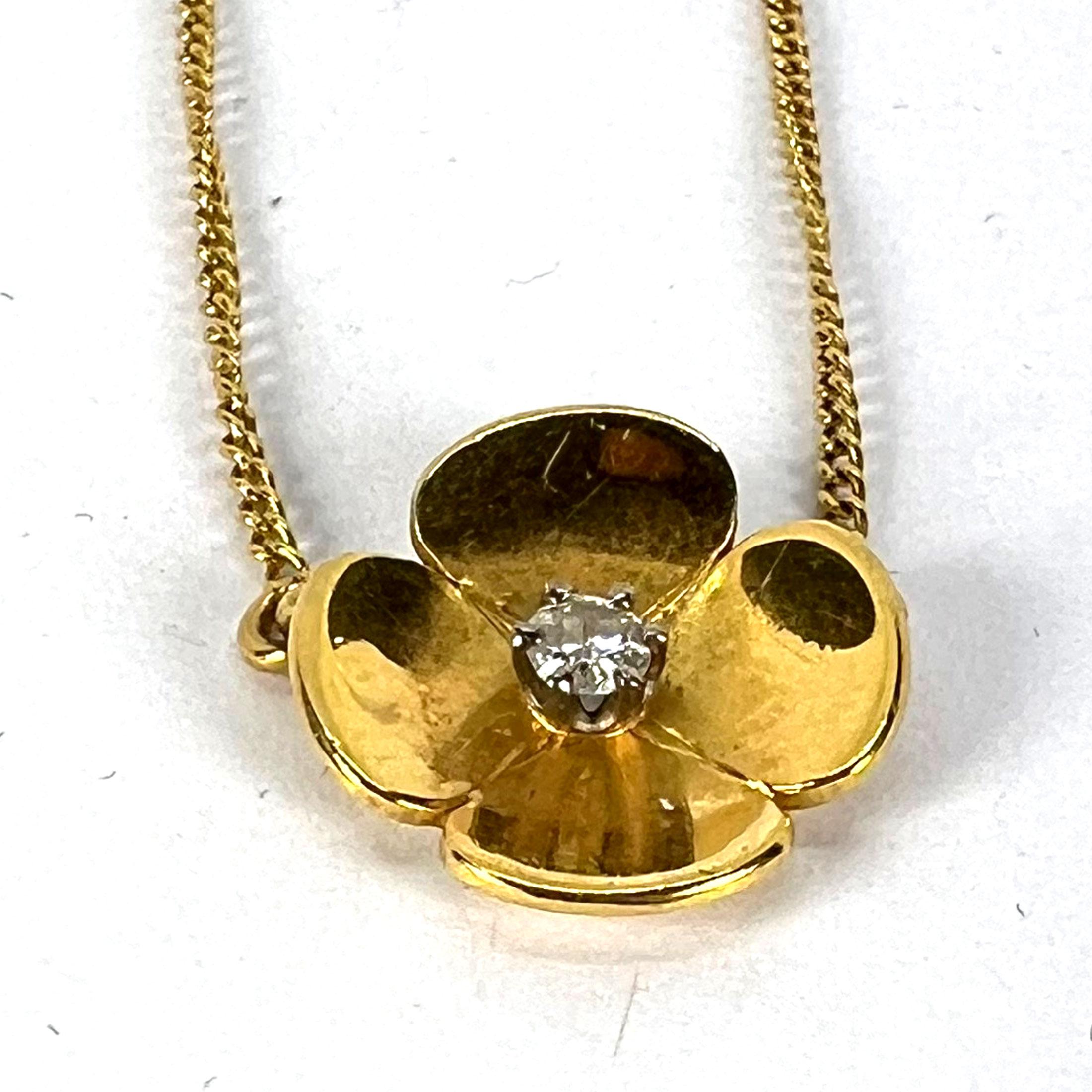 Collier vintage en or jaune 18K avec pendentif en diamant et fleur quadrilobée française en vente 8