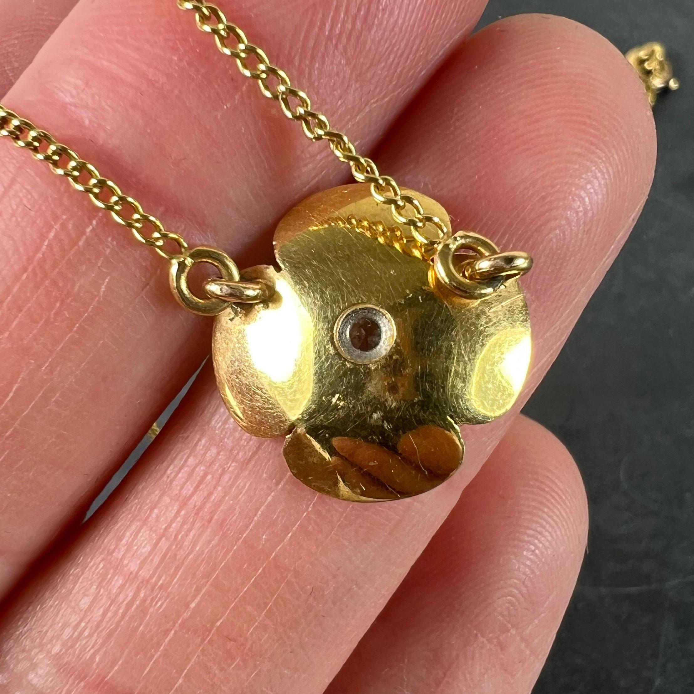 Collier vintage en or jaune 18K avec pendentif en diamant et fleur quadrilobée française en vente 3