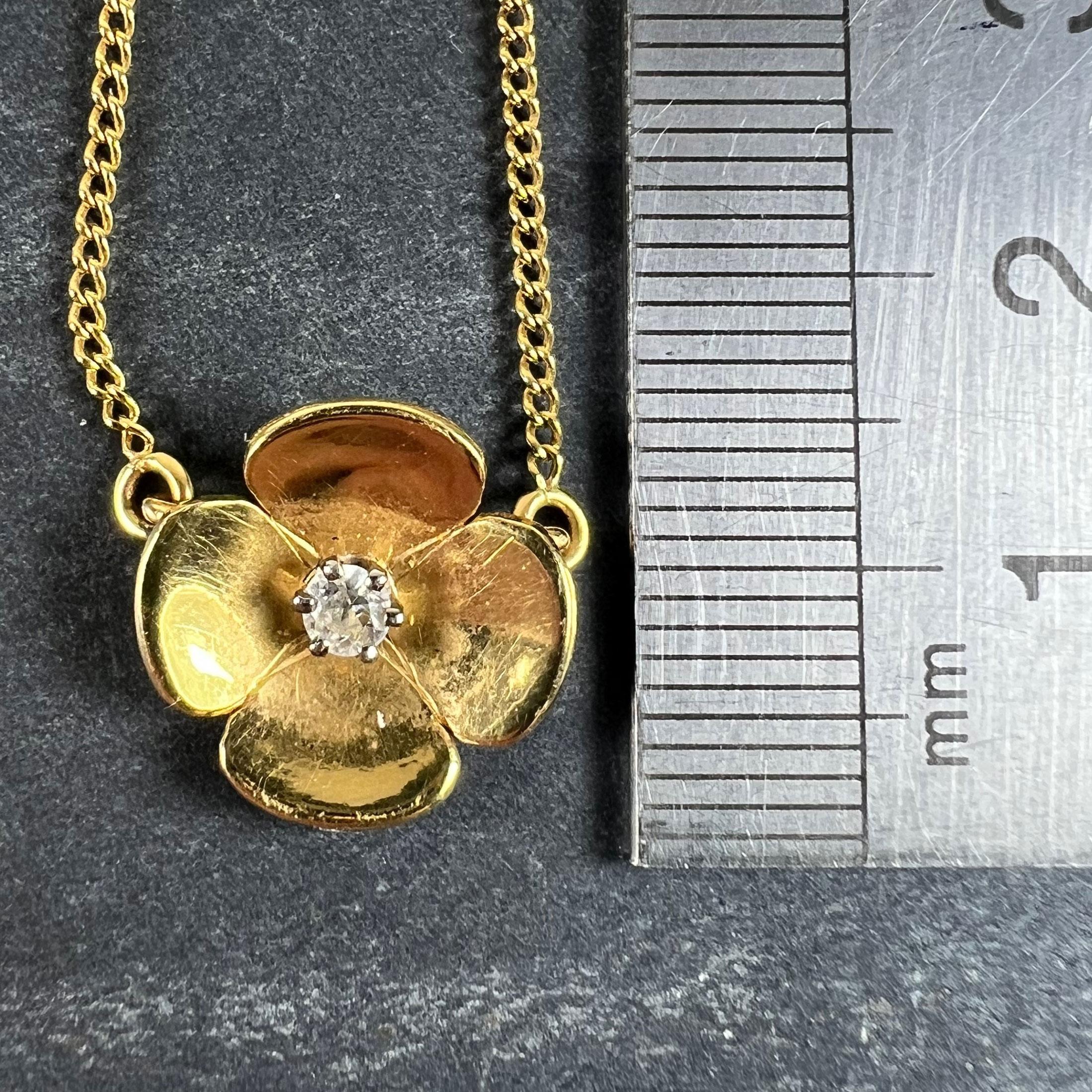 Collier vintage en or jaune 18K avec pendentif en diamant et fleur quadrilobée française en vente 4