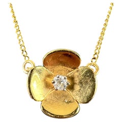 Collier vintage en or jaune 18K avec pendentif en diamant et fleur quadrilobée française