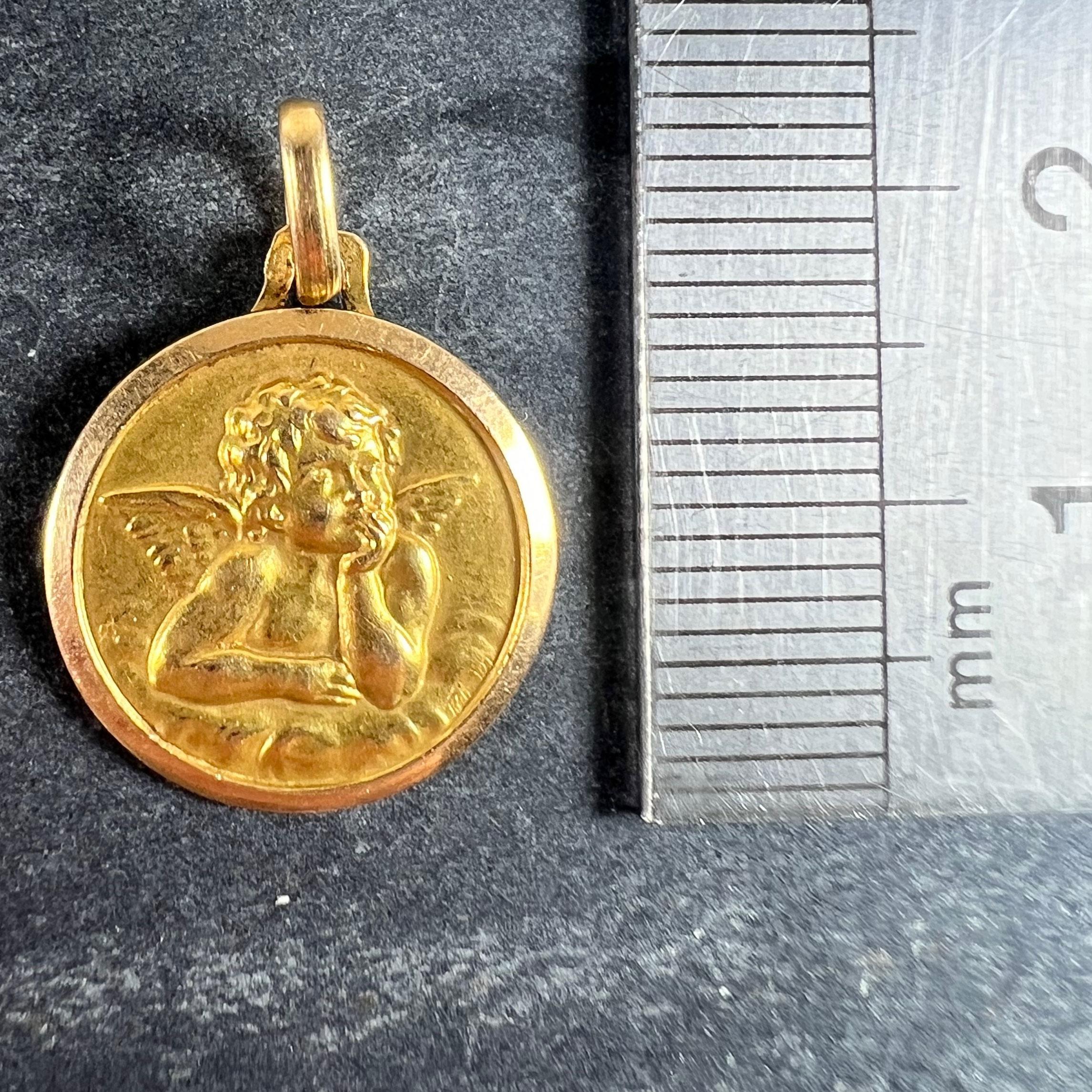 Ciondolo Medaglia d'epoca Raphael French con Cherubino in oro giallo 18 carati in vendita 5