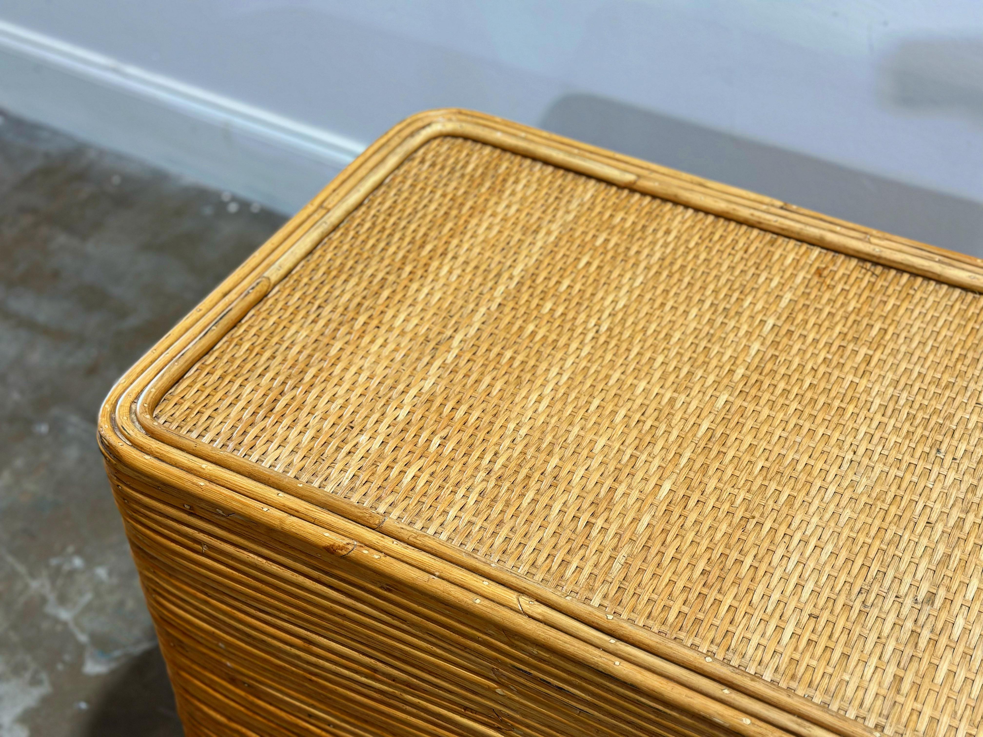 Bambou Table console vintage en rotin français - roseau empilé - Organic Modern en vente