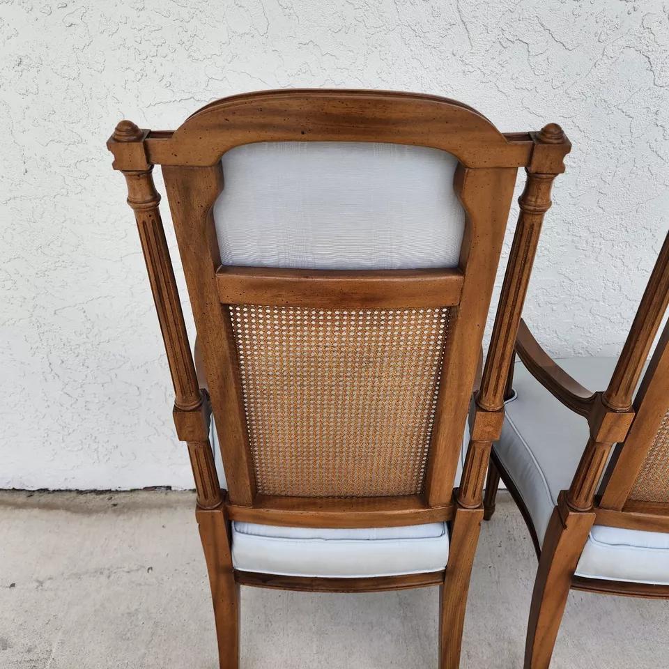 Coppia di poltrone da pranzo francesi d'epoca in vendita 7