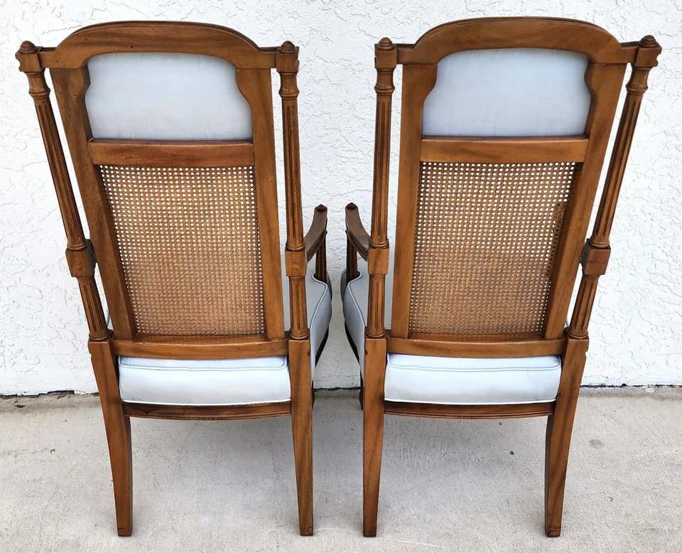 Stile provenzale Coppia di poltrone da pranzo francesi d'epoca in vendita