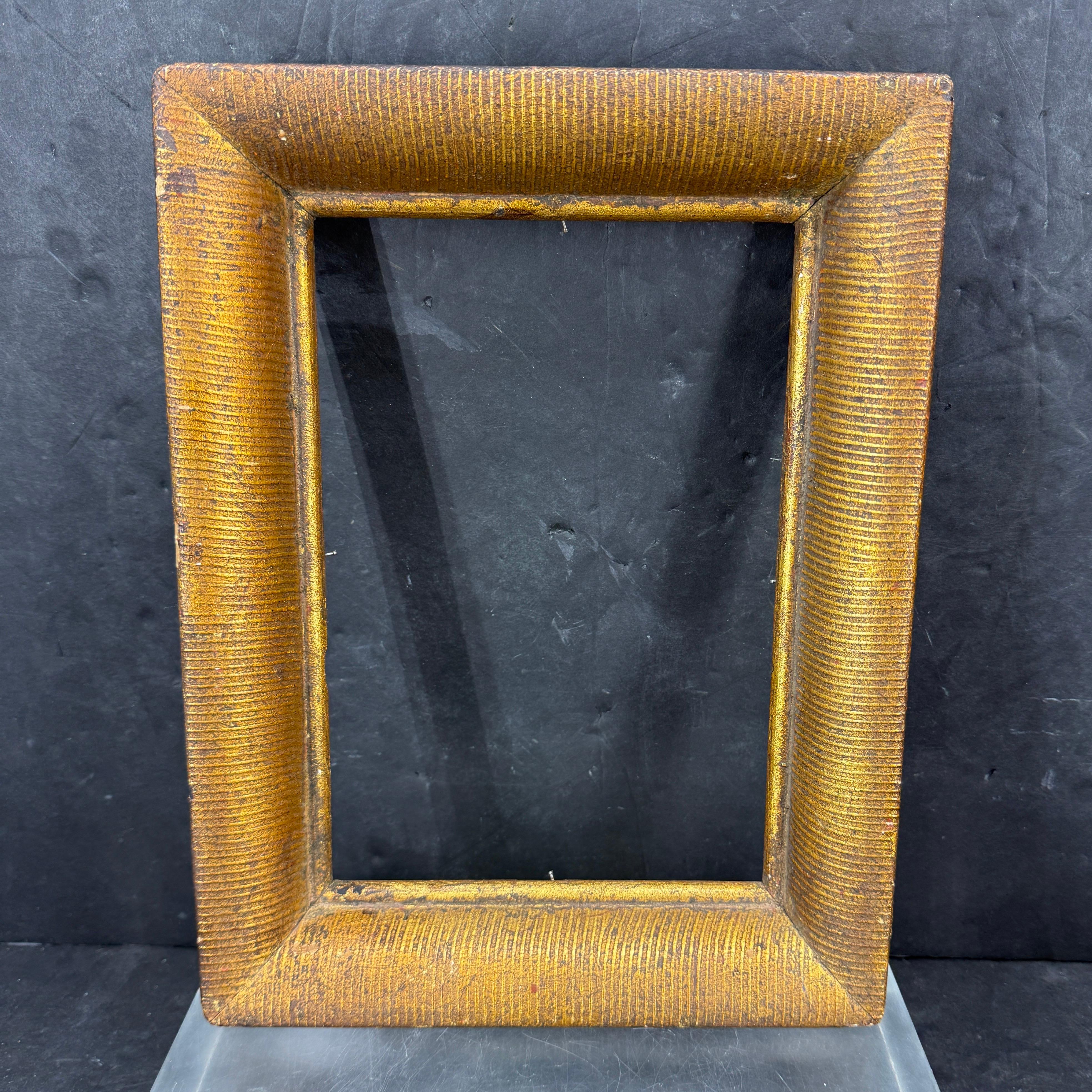 Vintage Französisch Rechteckig Gerippt Holz Vergoldet Kunstrahmen (Handgeschnitzt) im Angebot