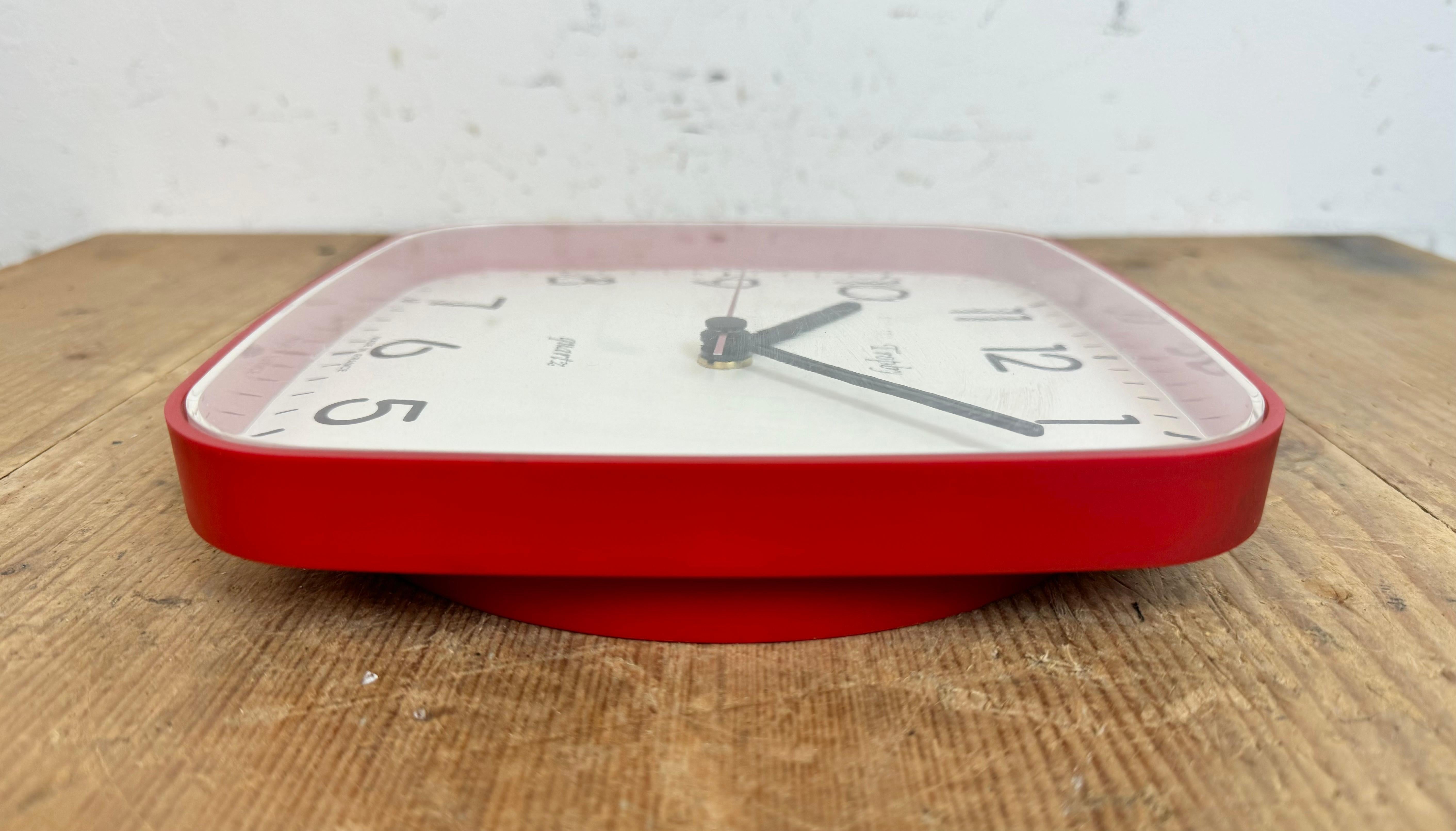 Vintage French Red Bakelite Wall Clock from Trophy, 1990s For Sale 6