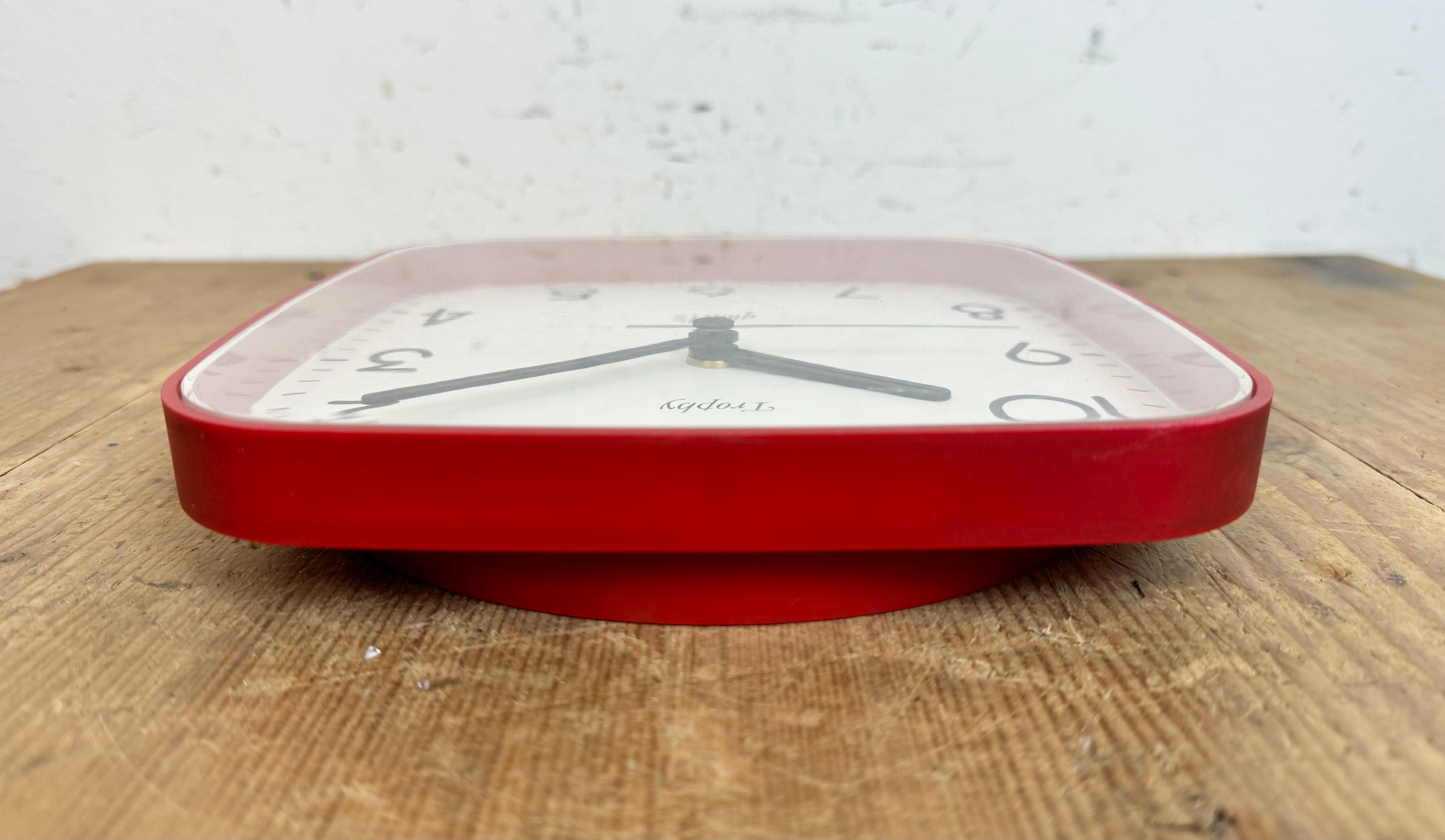 Vintage French Red Bakelite Wall Clock from Trophy, 1990s For Sale 7
