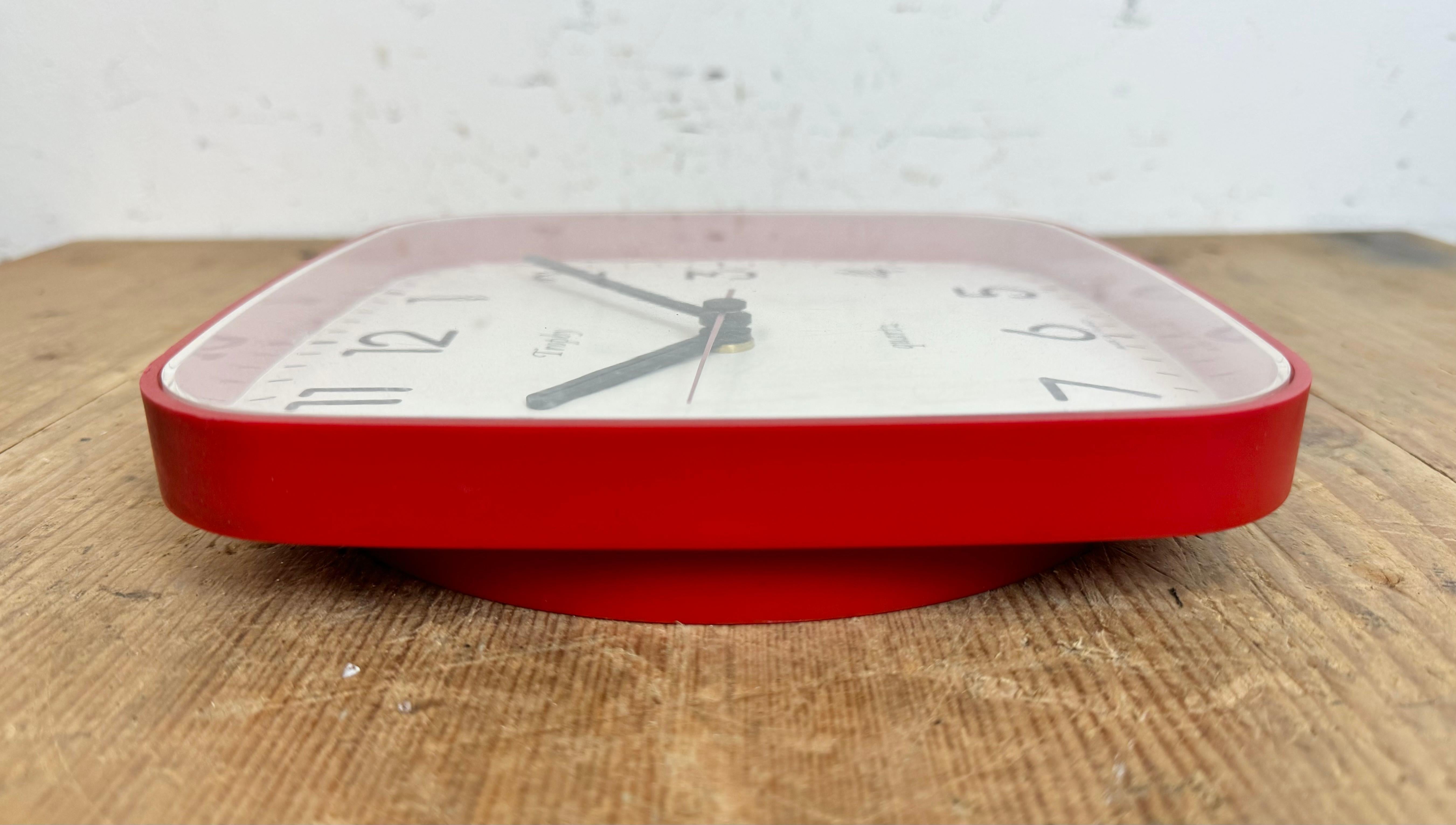 Vintage French Red Bakelite Wall Clock from Trophy, 1990s For Sale 8