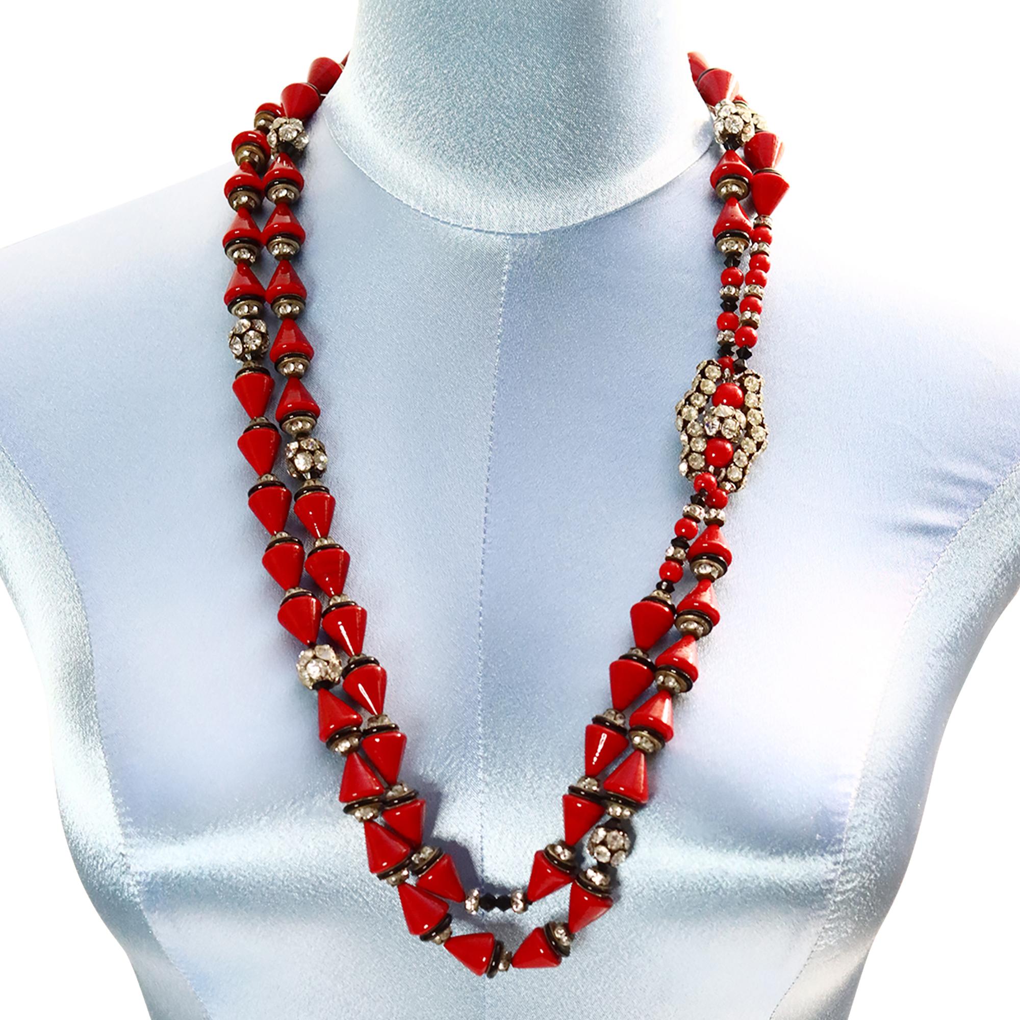Collana vintage francese con perline rosse e rondelle in oro e nero CIRCA 1960 In condizioni buone in vendita a New York, NY