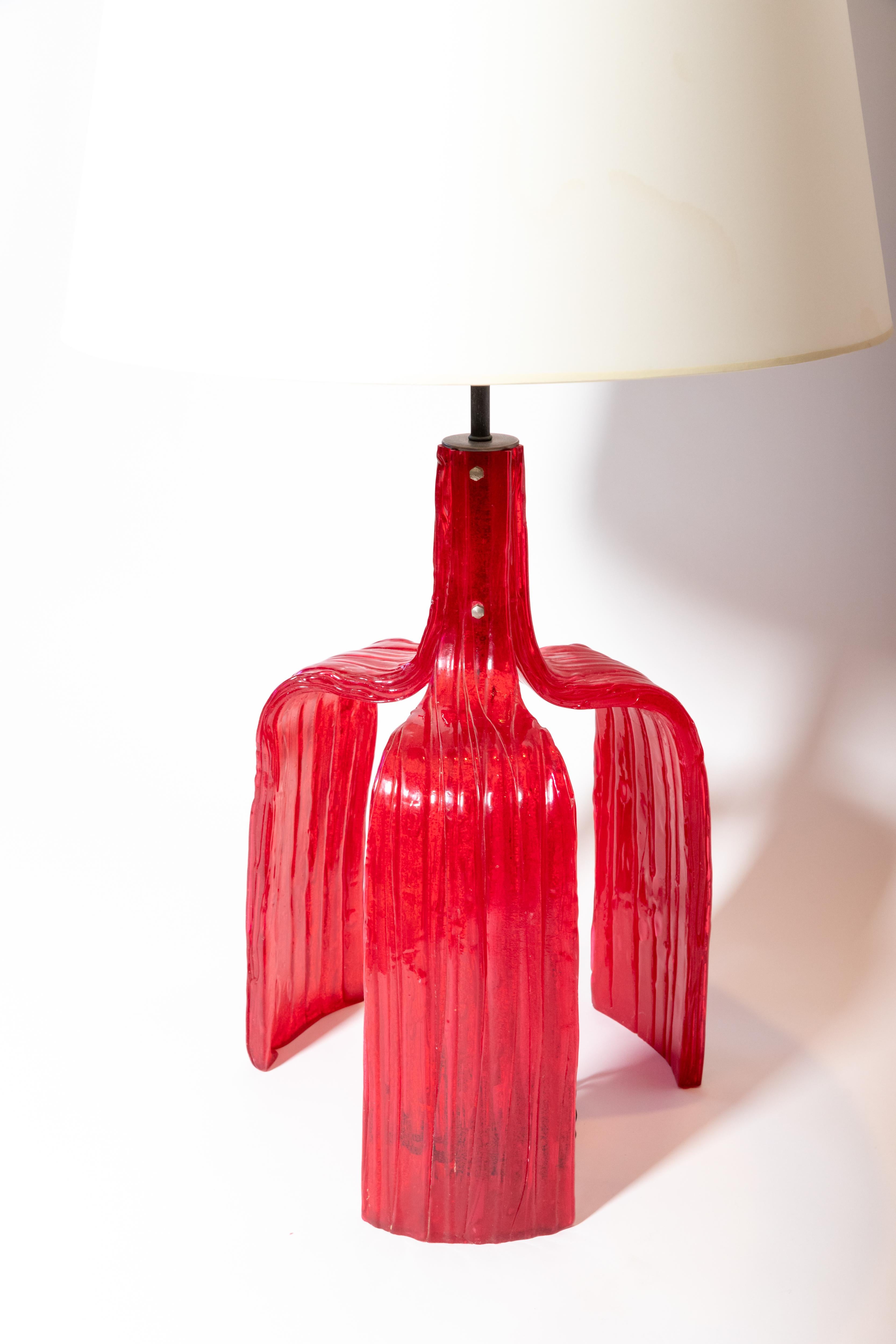 Vintage French Red Resin Bedside Table Lamp In Good Condition In New York City, NY