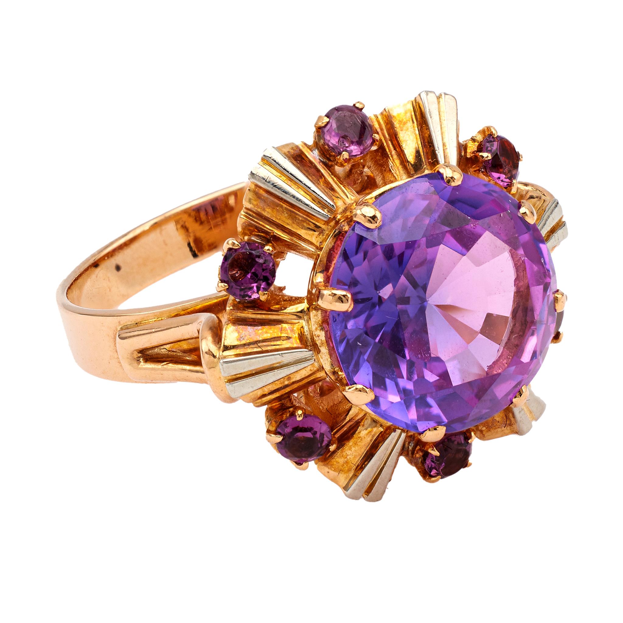 Women's or Men's Vintage French Reddish Purple Synthetic Sapphire 18k Yellow Gold Cocktail Ring For Sale