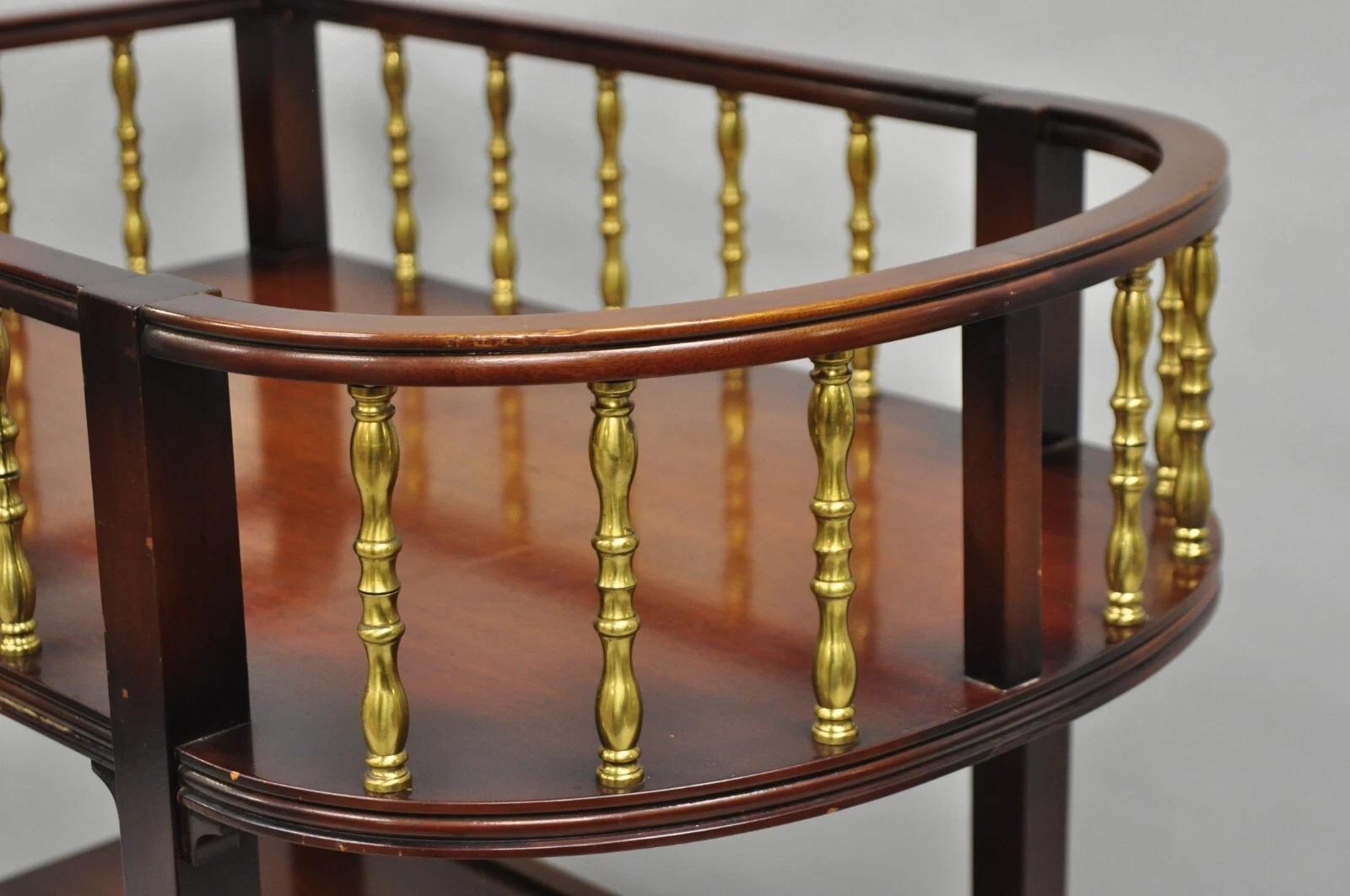 Vintage French Regency Mahogany 2 Tier Brass Gallery Rolling Bar Cart Server en venta 4