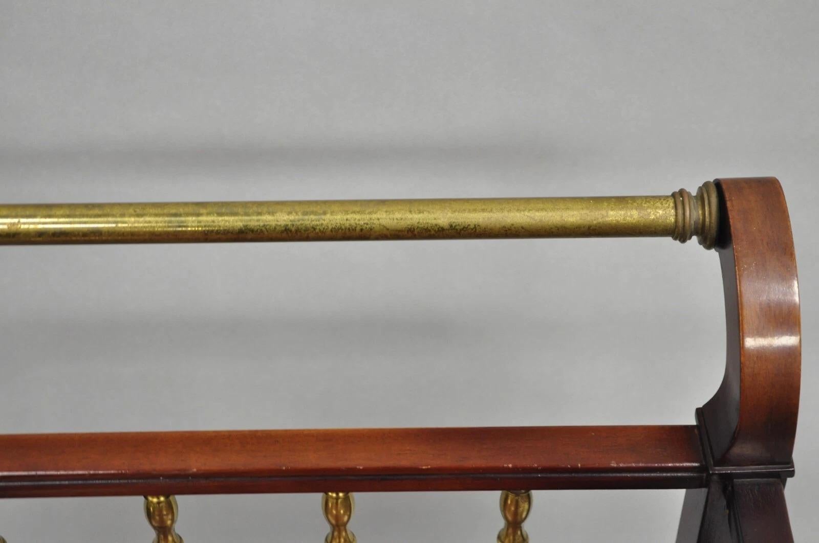 Vintage French Regency Mahogany 2 Tier Brass Gallery Rolling Bar Cart Server Latón en venta