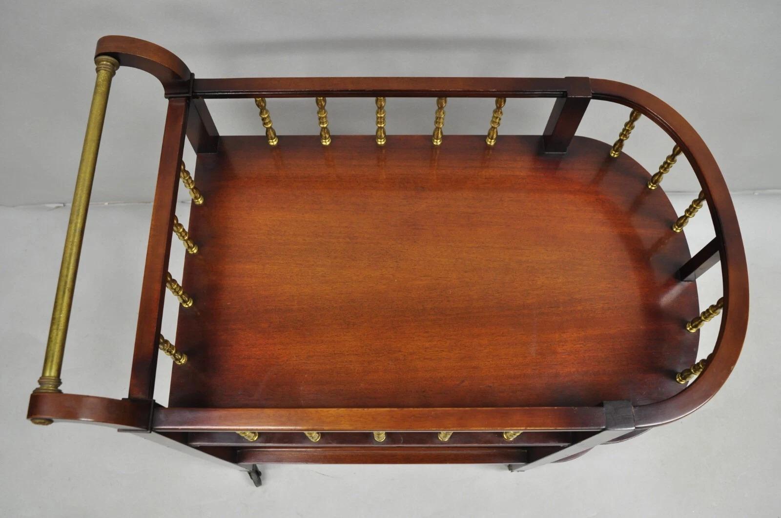 Vintage French Regency Mahogany 2 Tier Brass Gallery Rolling Bar Cart Server en venta 1