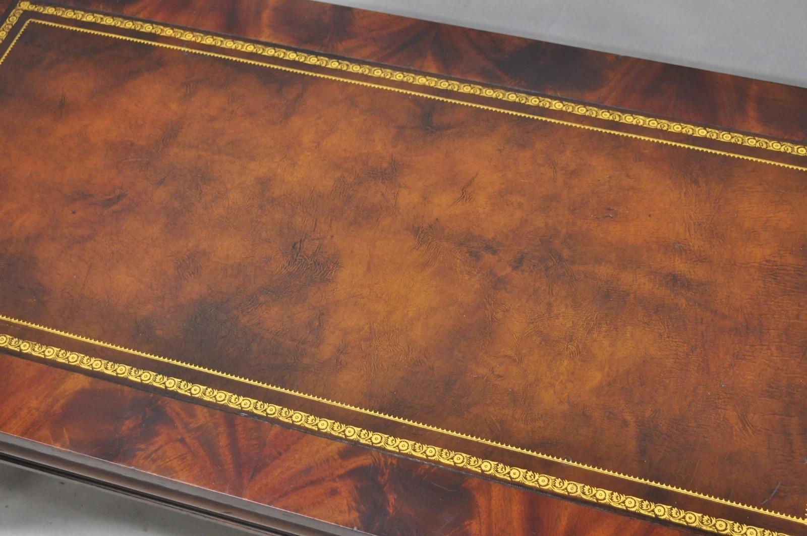 Tavolino da caffè con gambe a sciabola in mogano d'epoca della Reggenza francese attr Weiman in vendita 6