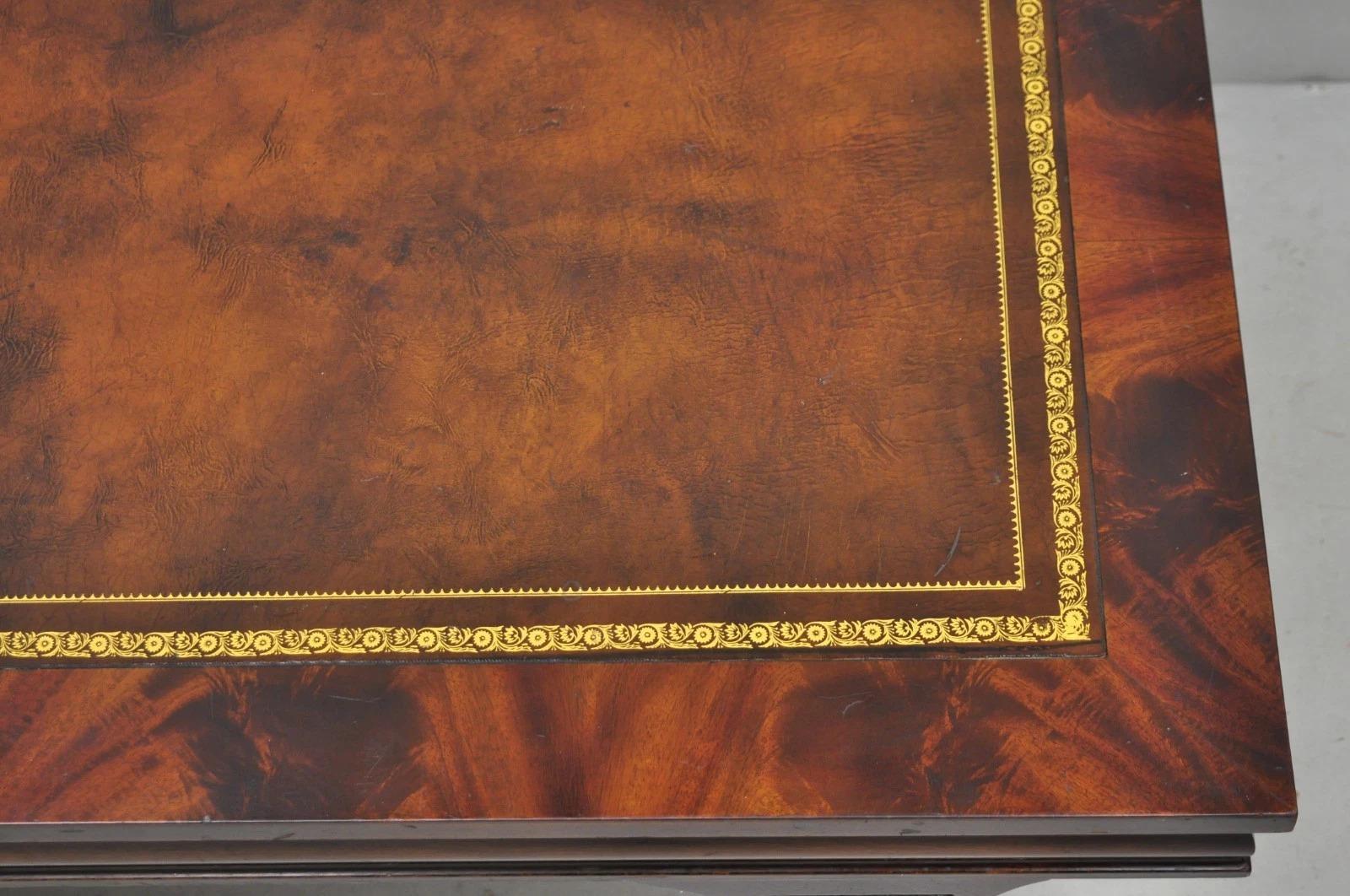 Tavolino da caffè con gambe a sciabola in mogano d'epoca della Reggenza francese attr Weiman In condizioni buone in vendita a Philadelphia, PA