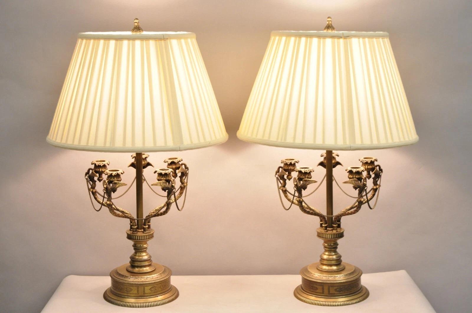 Lámparas de sobremesa vintage de cisnes de latón estilo Regencia Francesa - un par en venta 6