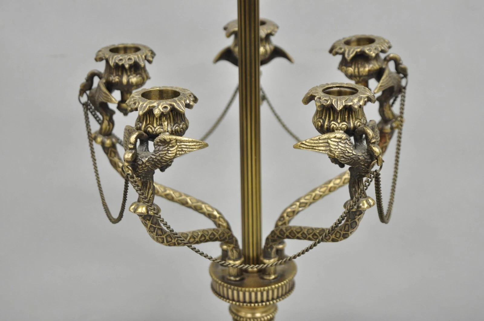 Lámparas de sobremesa vintage de cisnes de latón estilo Regencia Francesa - un par en Bueno estado para la venta en Philadelphia, PA