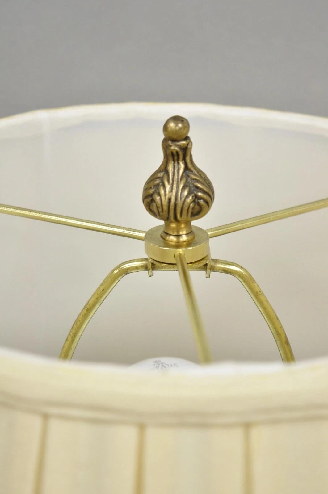 Lámparas de sobremesa vintage de cisnes de latón estilo Regencia Francesa - un par en venta 2