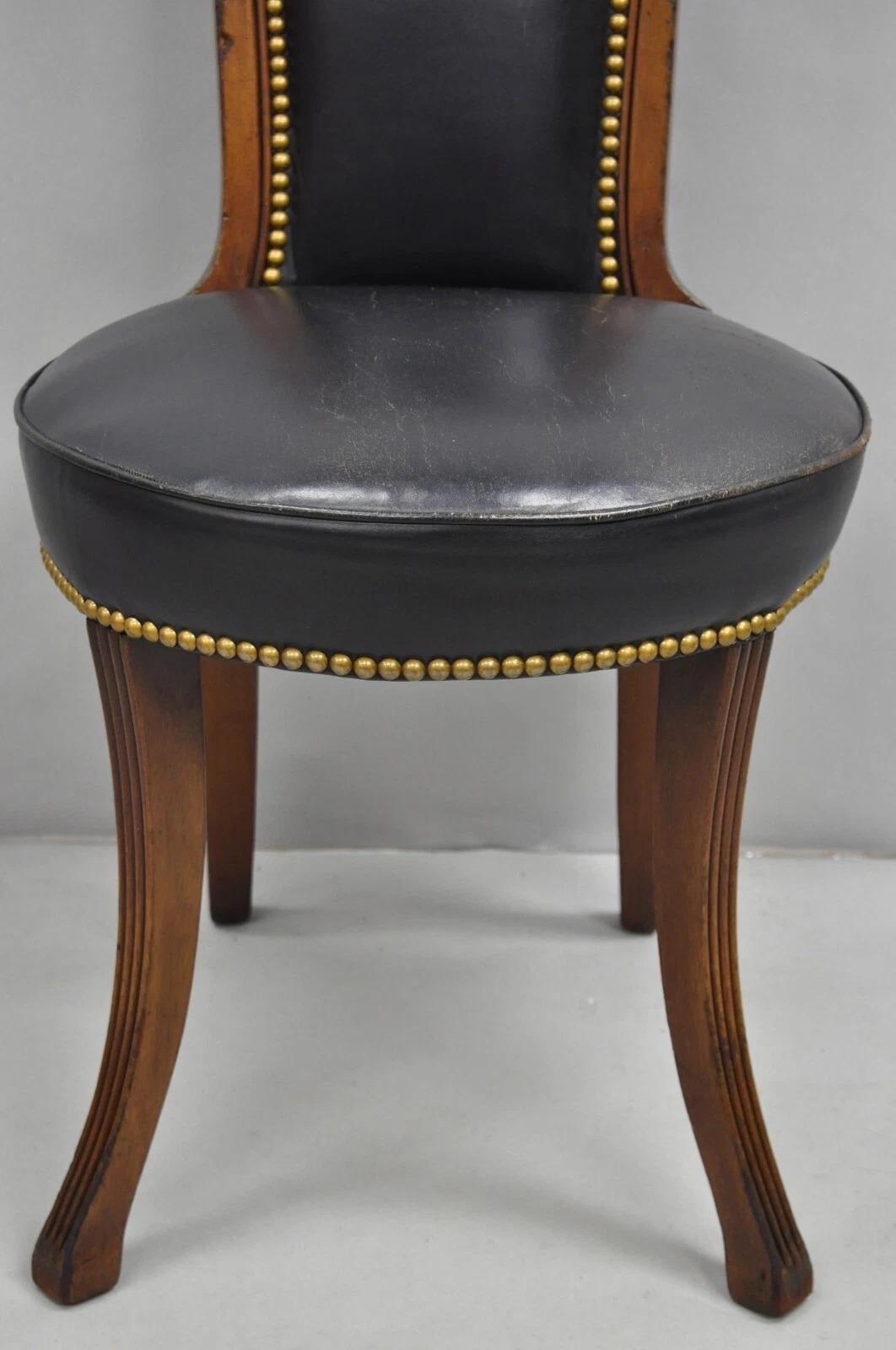 Sedia con gambe a sciabola in mogano nero intagliato in stile Regency francese d'epoca in vendita 5