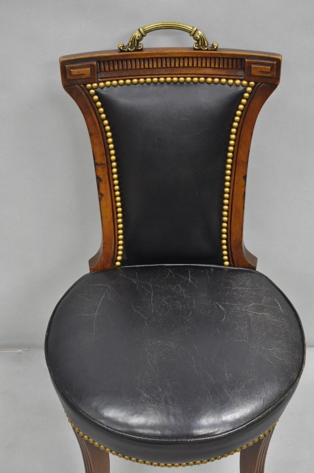 Sconosciuto Sedia con gambe a sciabola in mogano nero intagliato in stile Regency francese d'epoca in vendita
