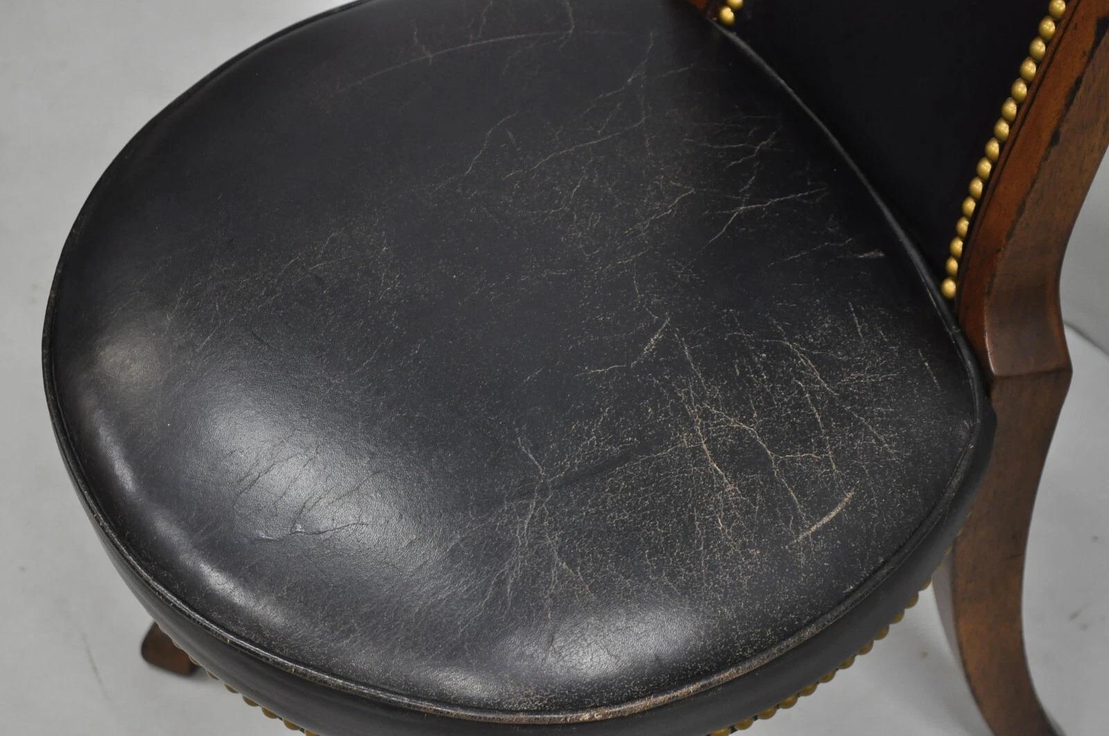 Sedia con gambe a sciabola in mogano nero intagliato in stile Regency francese d'epoca in vendita 3