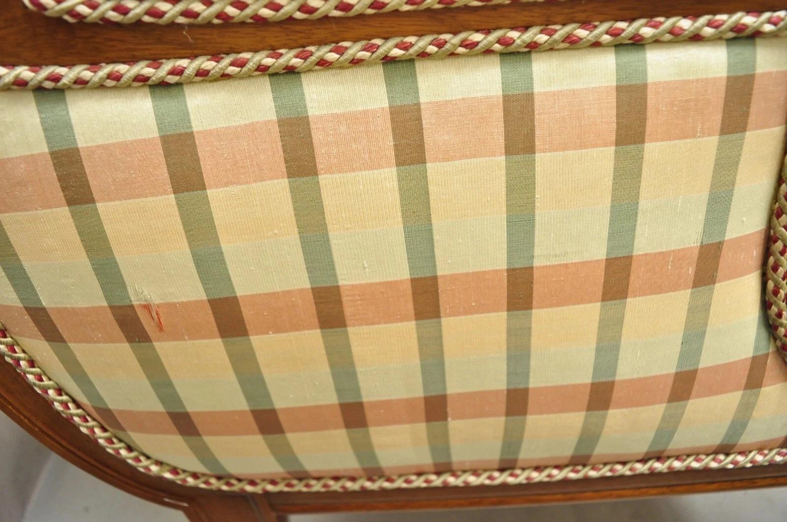 Sedie da salotto bergere in mogano con stampa floreale in stile Reggenza francese d'epoca - Coppia in vendita 4