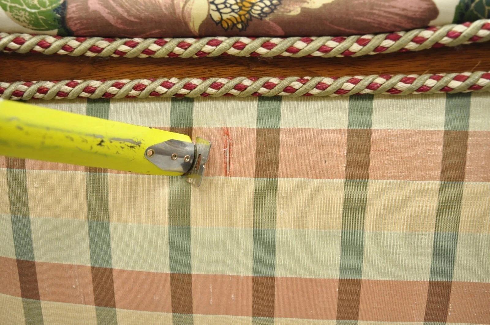 Sedie da salotto bergere in mogano con stampa floreale in stile Reggenza francese d'epoca - Coppia in vendita 2