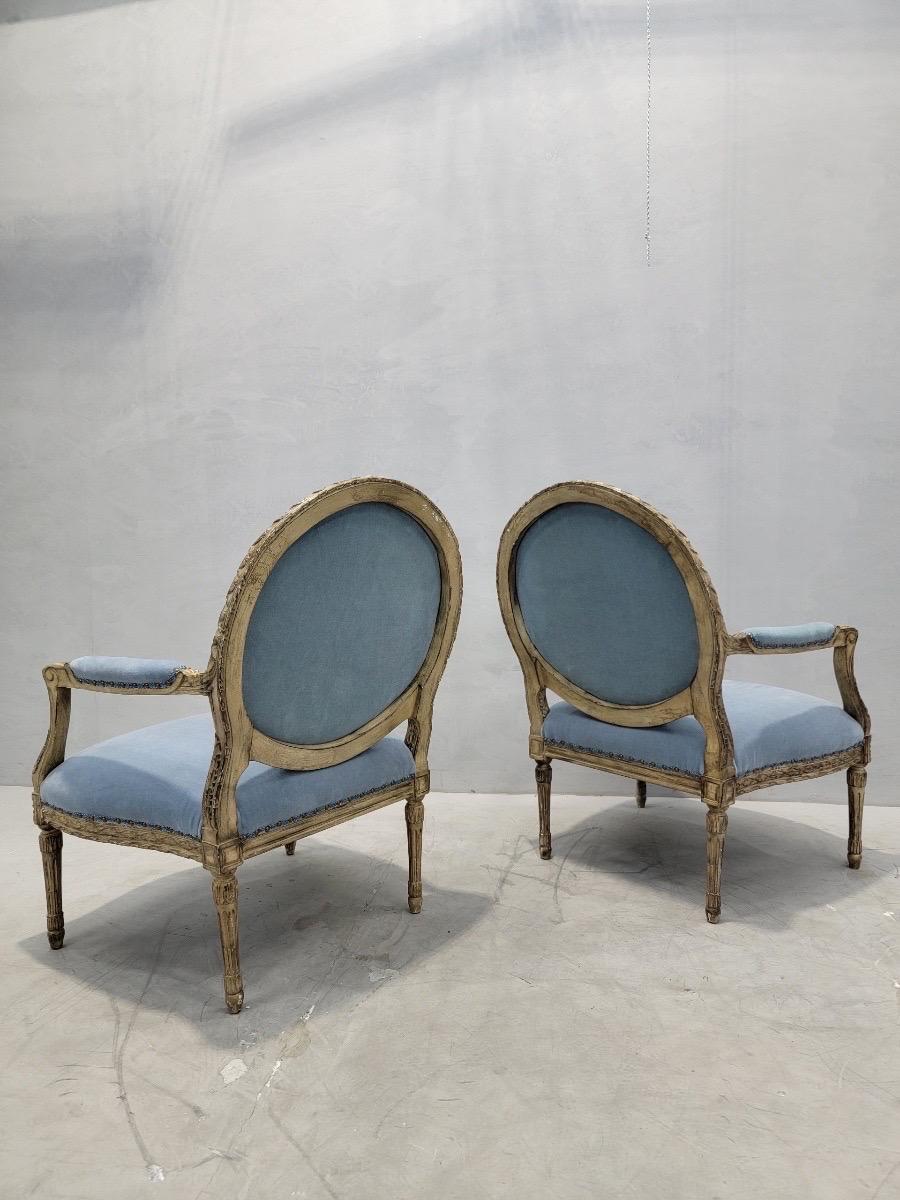 Regency Fauteuils à dossier médaillon de style Régence française d'après Henredon en vente