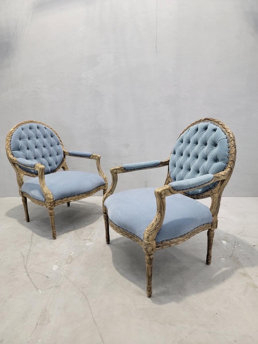 Fauteuils à dossier médaillon de style Régence française d'après Henredon Bon état - En vente à Chicago, IL
