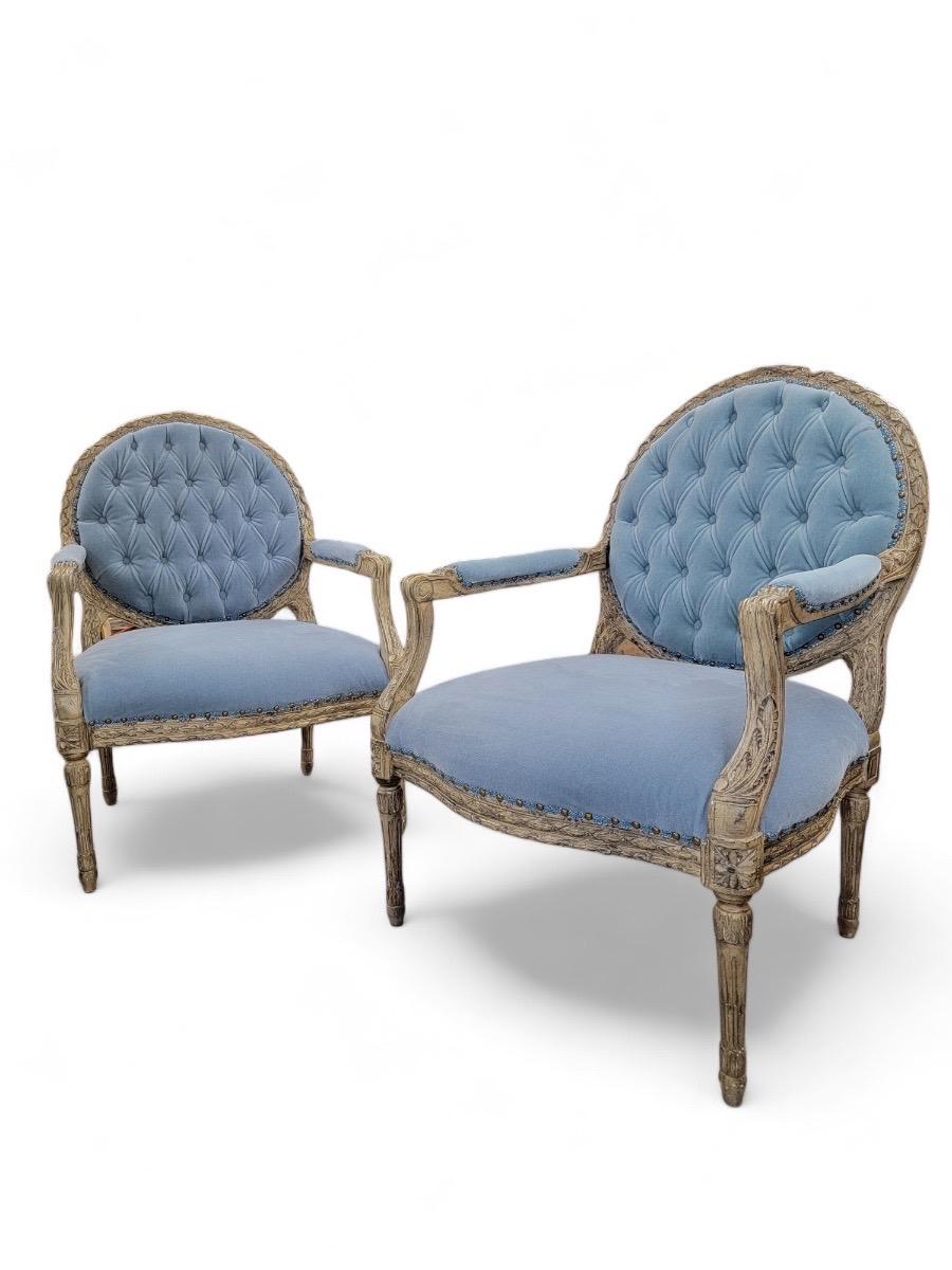 Fauteuils à dossier médaillon de style Régence française d'après Henredon en vente 1