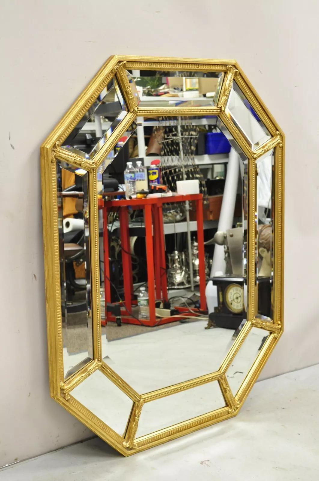 Vieux miroir mural octogonal de style Régence française en verre biseauté de couleur or en vente 3